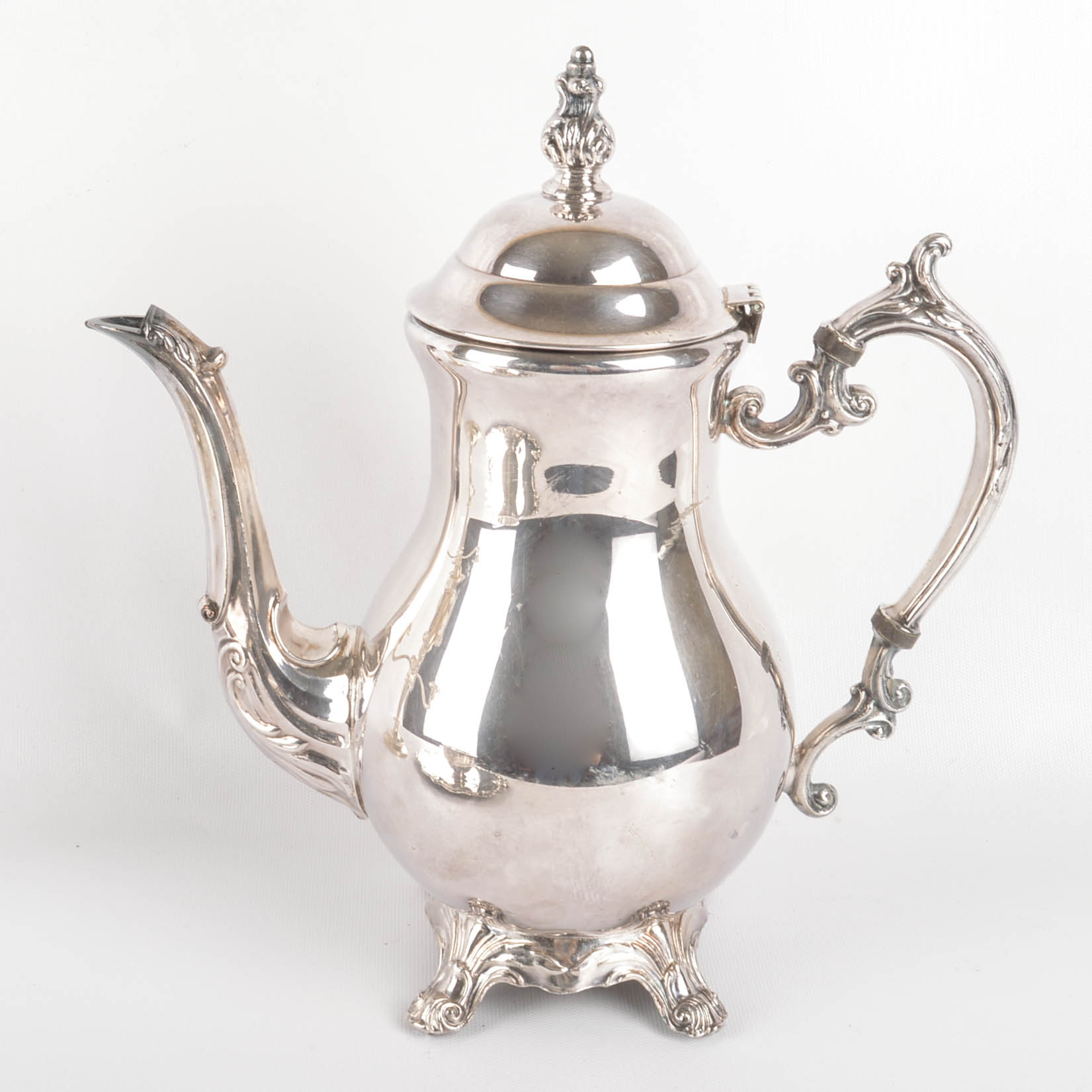 Assorted Silver Plate Décor and Serving Pieces