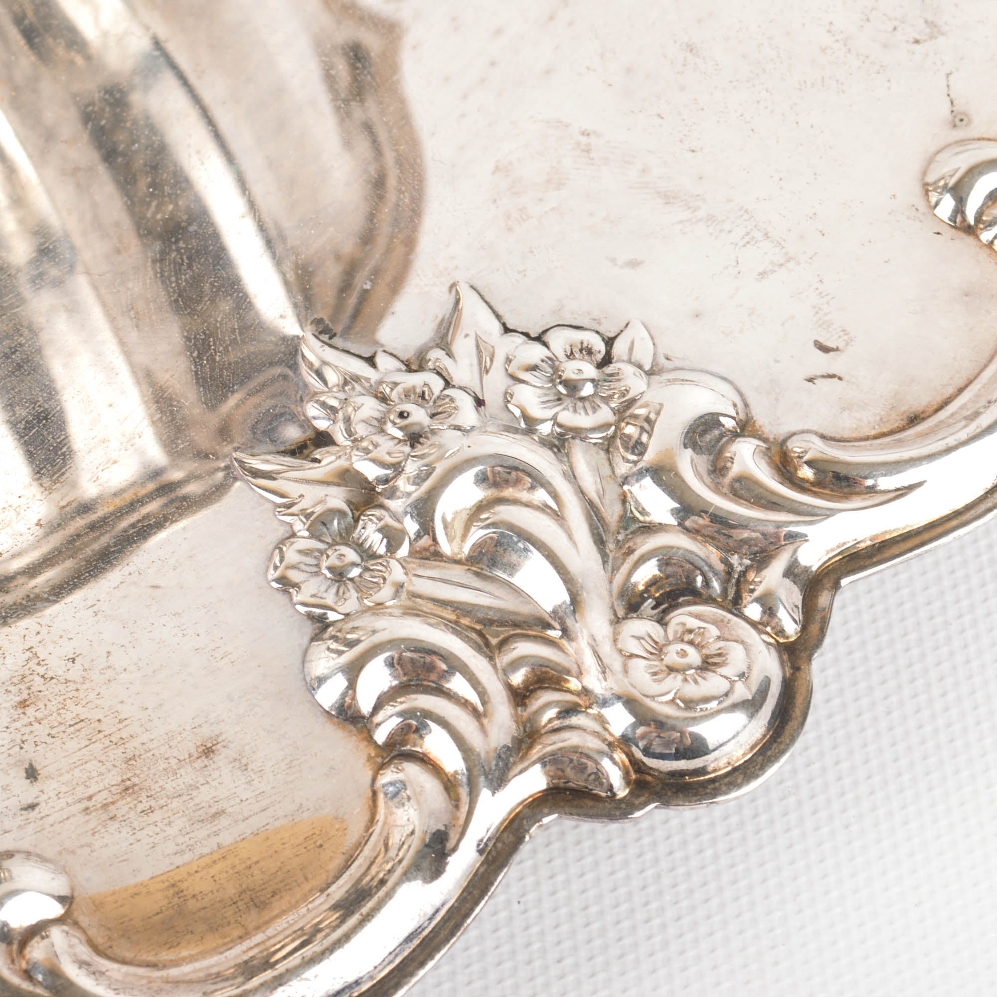 Assorted Silver Plate Décor and Serving Pieces