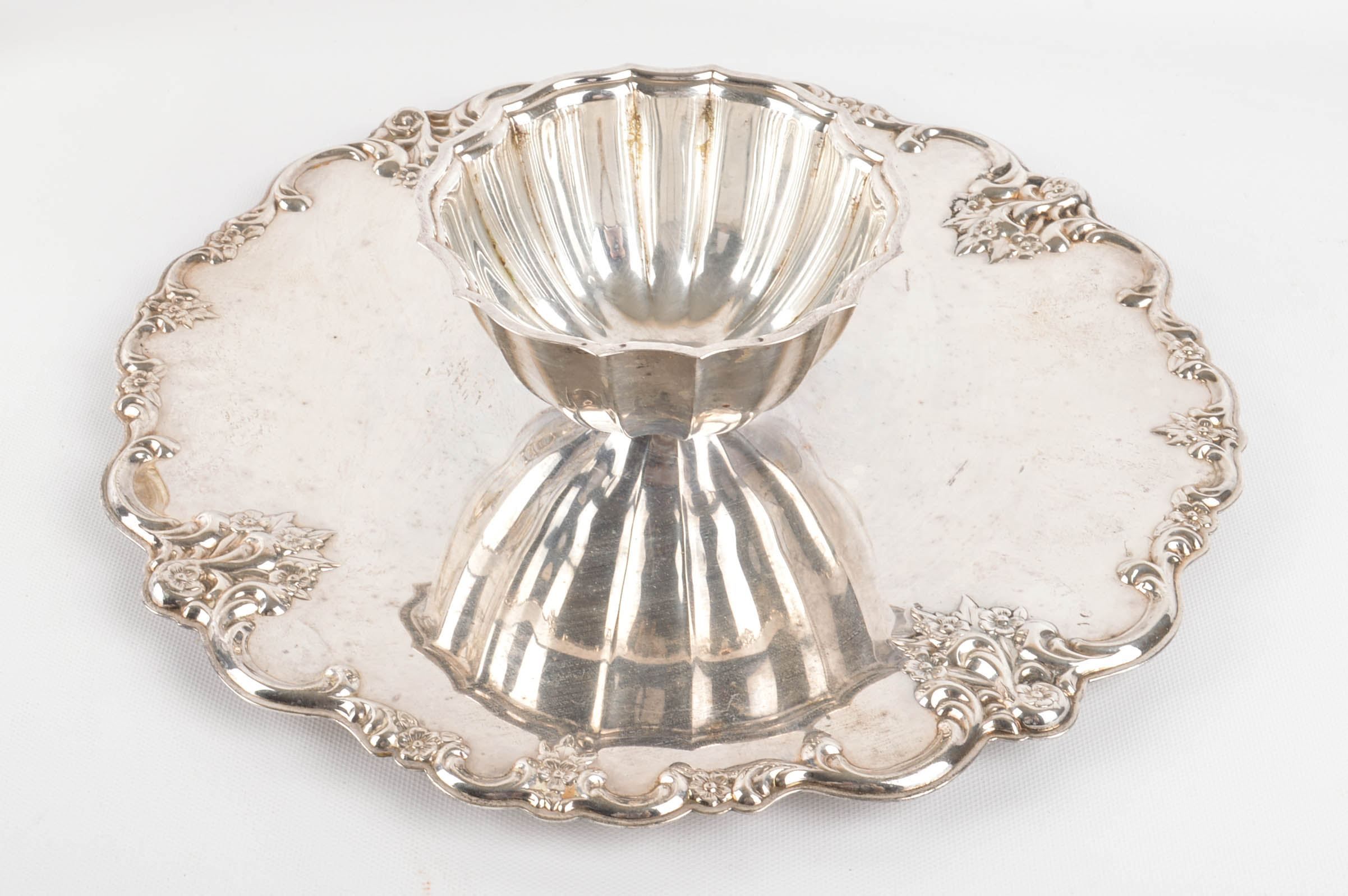 Assorted Silver Plate Décor and Serving Pieces
