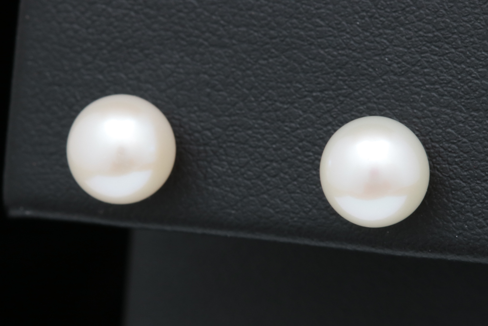 14K White Gold and Pearl Stud Earrings