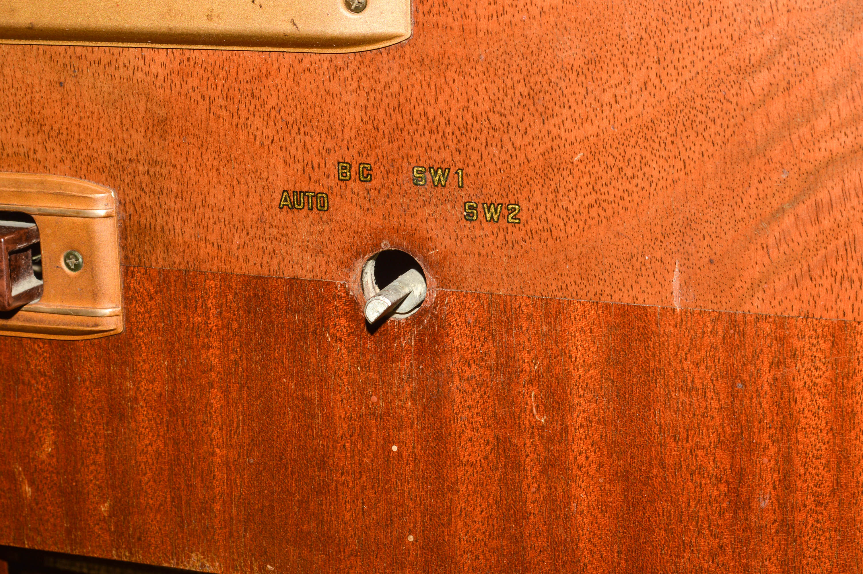 Vintage General Electric Tube Console Radio