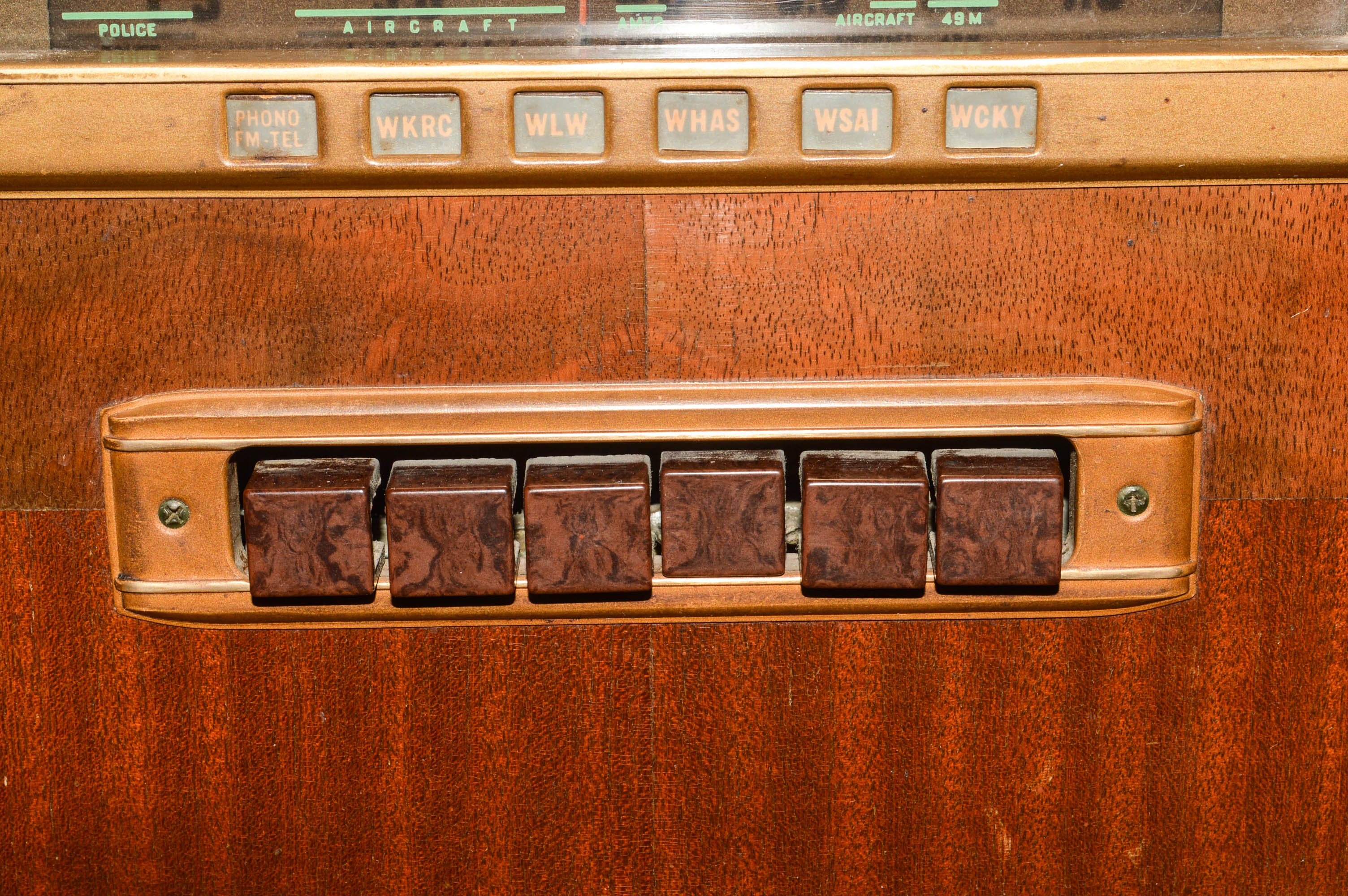 Vintage General Electric Tube Console Radio