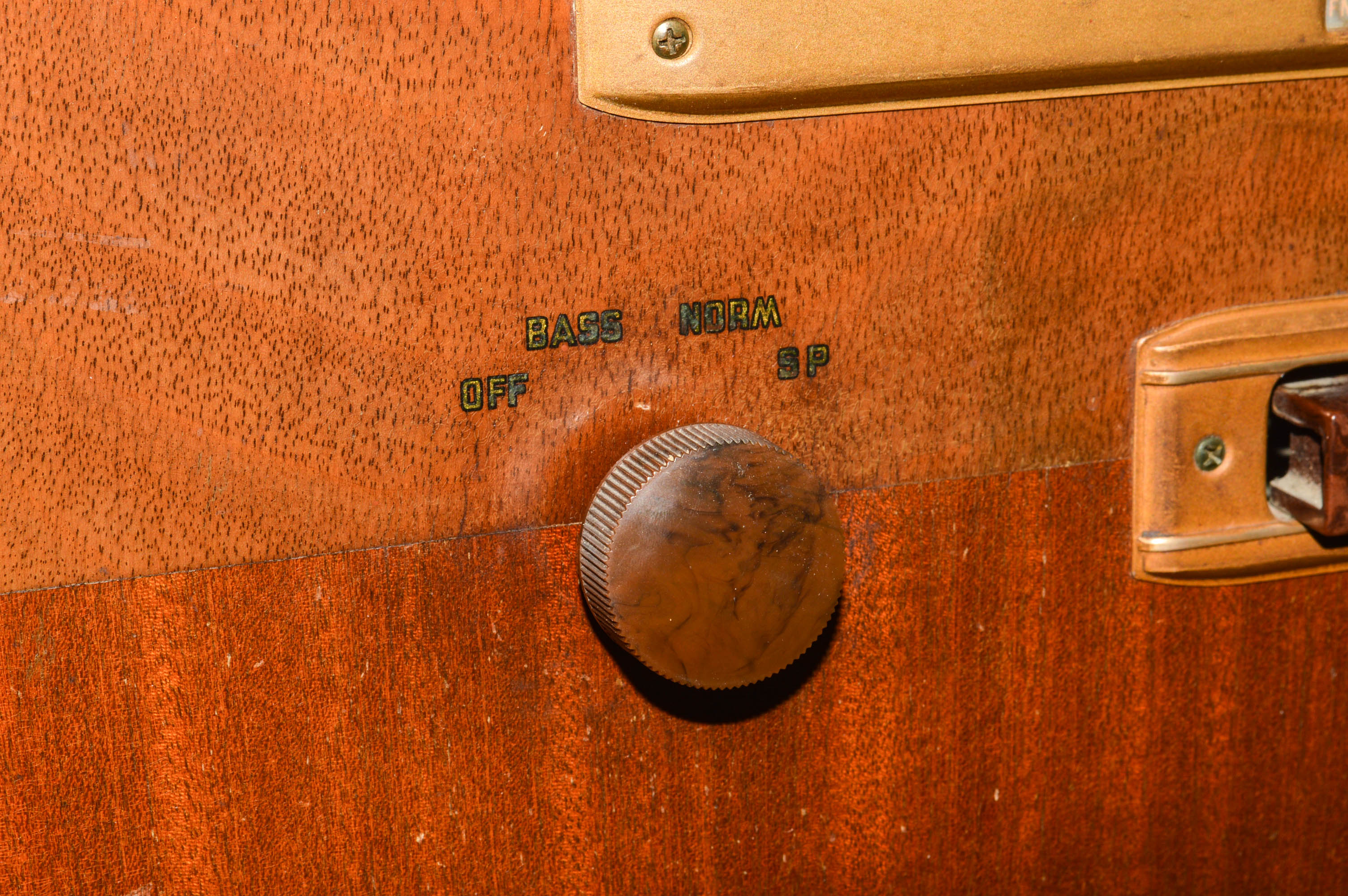 Vintage General Electric Tube Console Radio