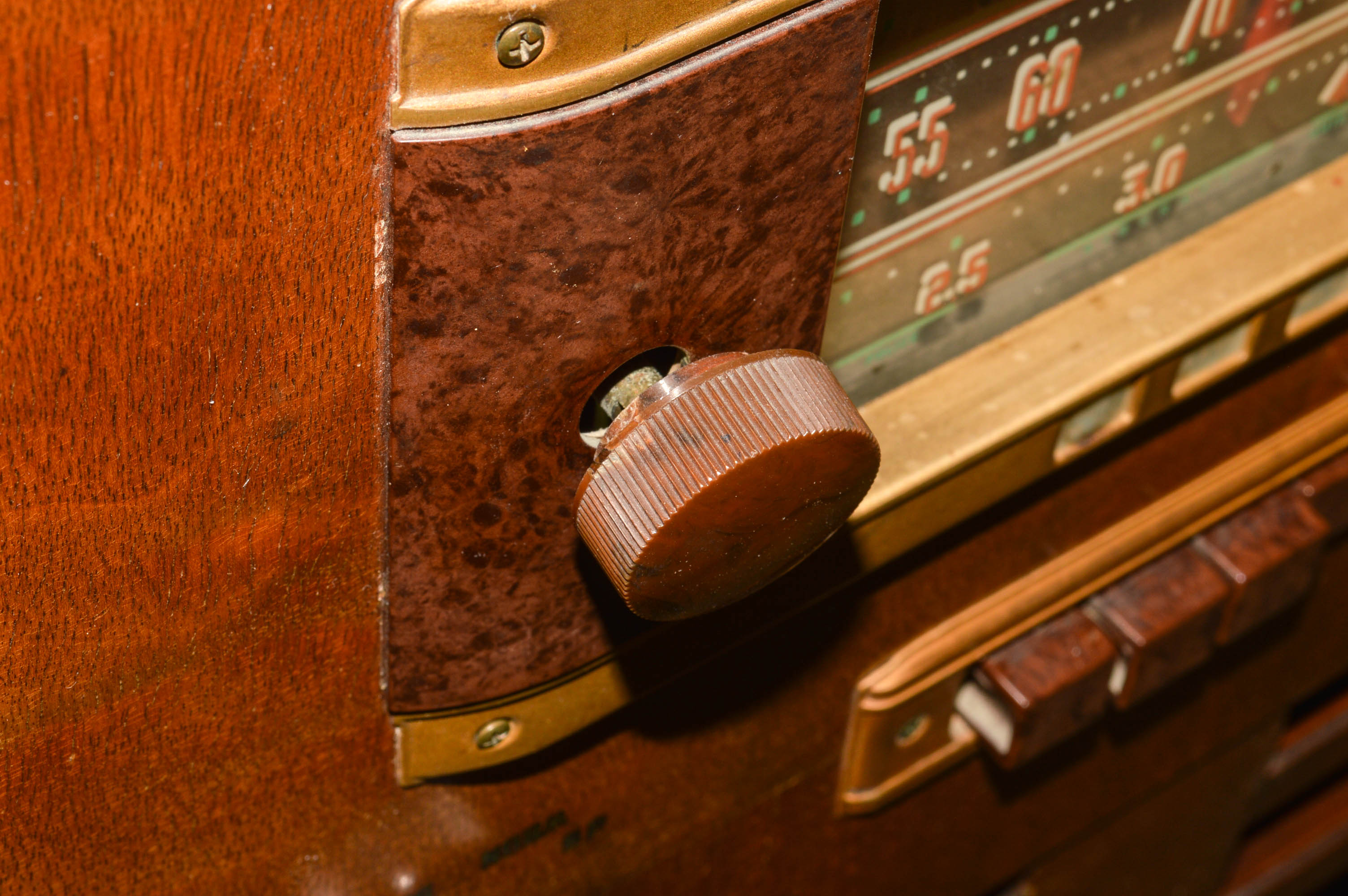 Vintage General Electric Tube Console Radio