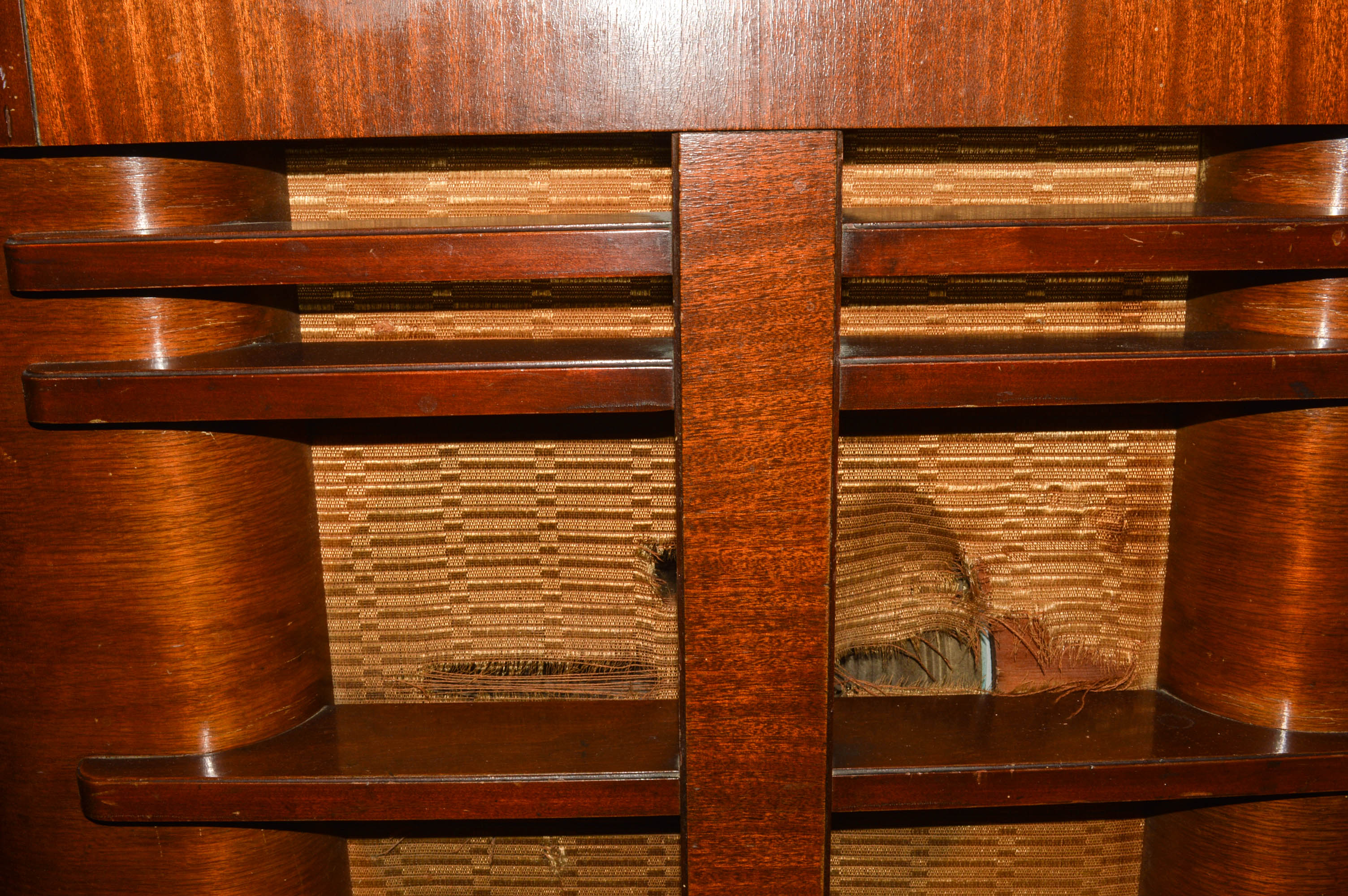 Vintage General Electric Tube Console Radio