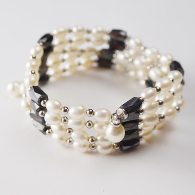 Cultured Freshwater Pearl and Synthetic Hematite Bead Silver Tone