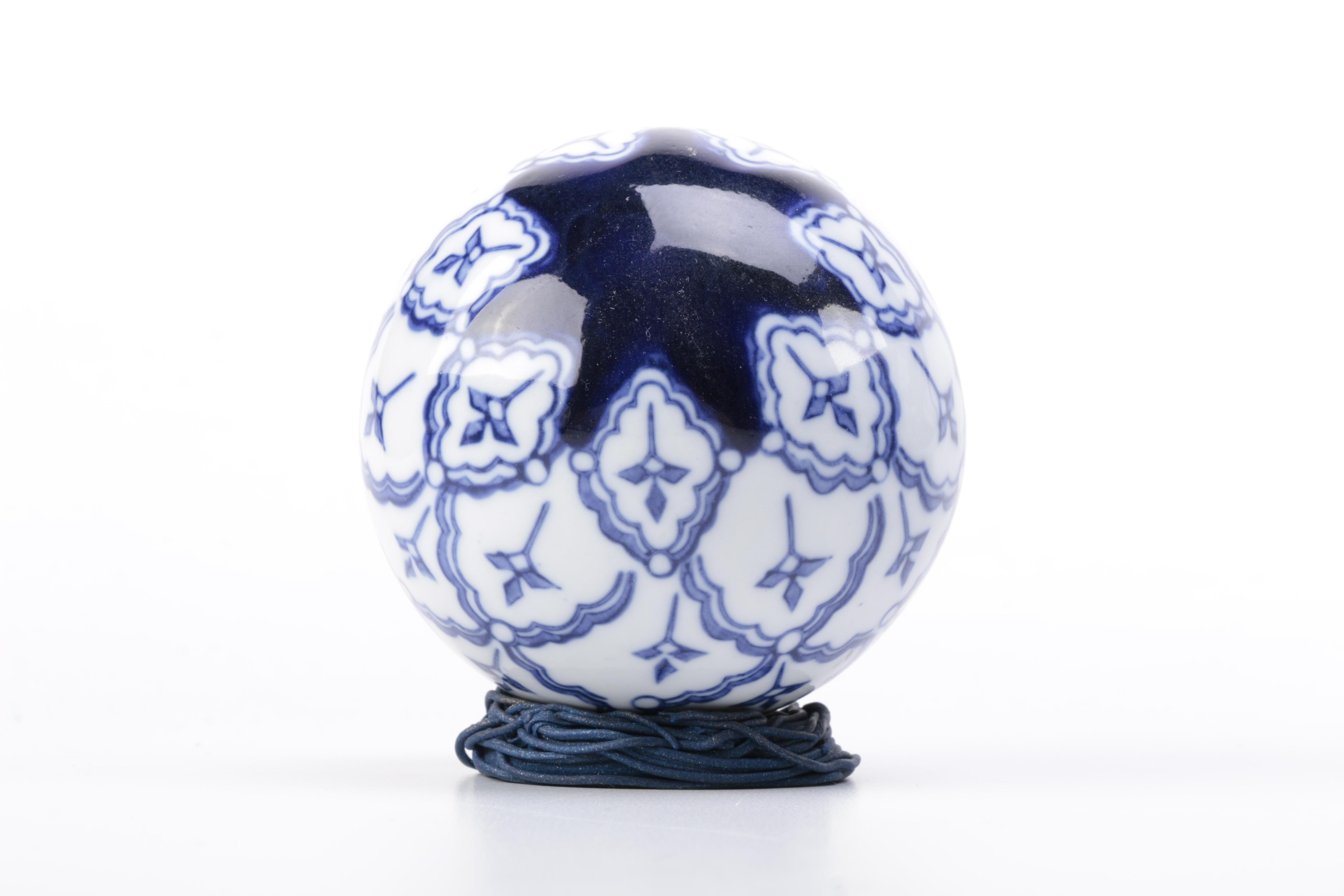 Japanese Porcelain Home Decor Featuring Gold Imari Bowls