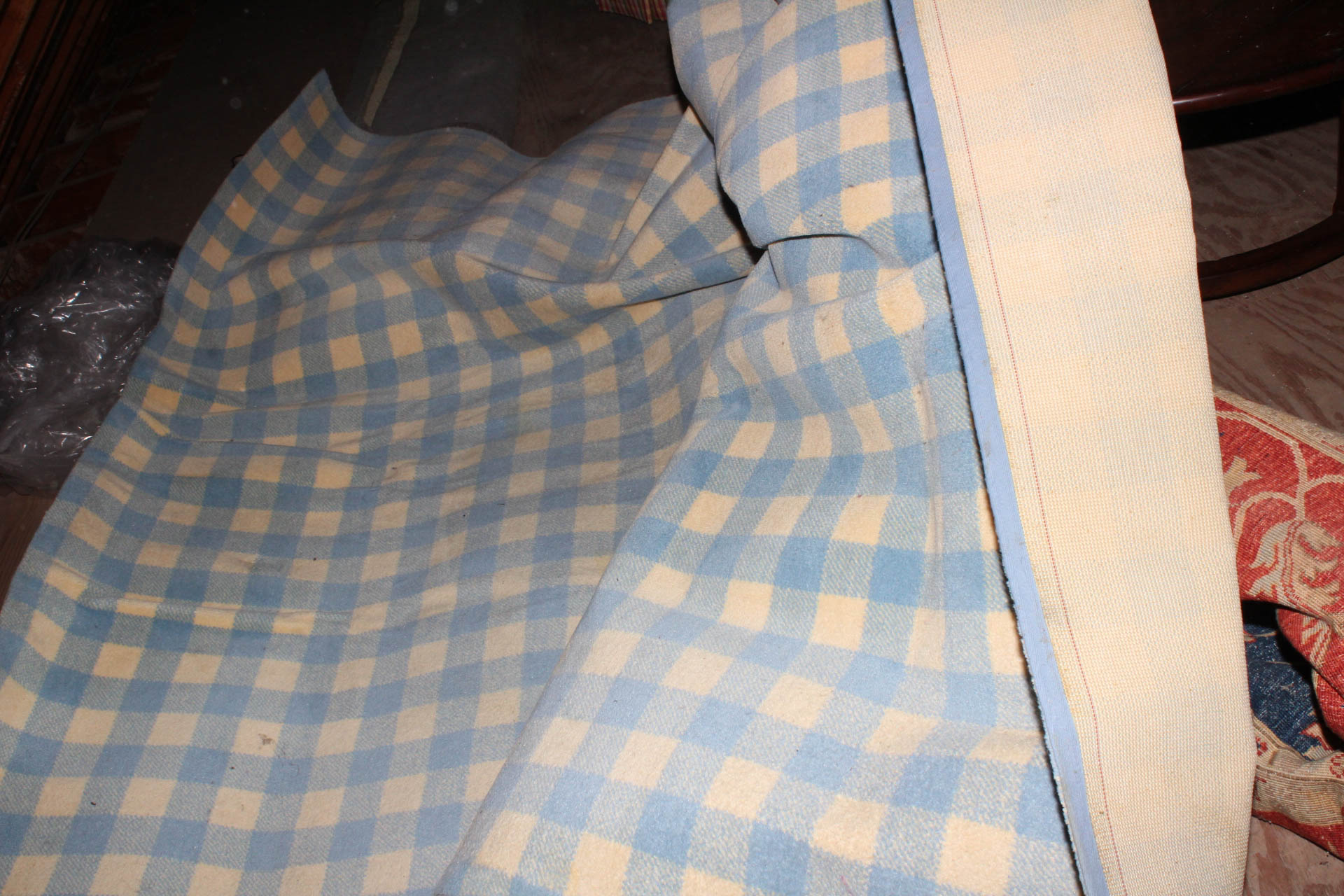 Machine Made Gingham Room Size Carpet