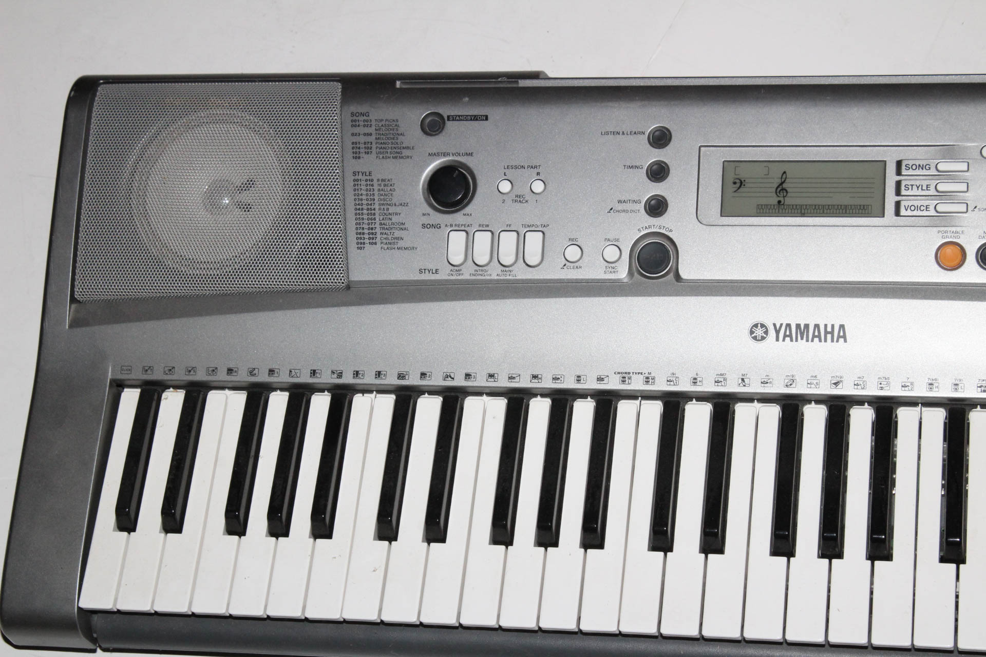 Yamaha Electronic Keyboard and Stand
