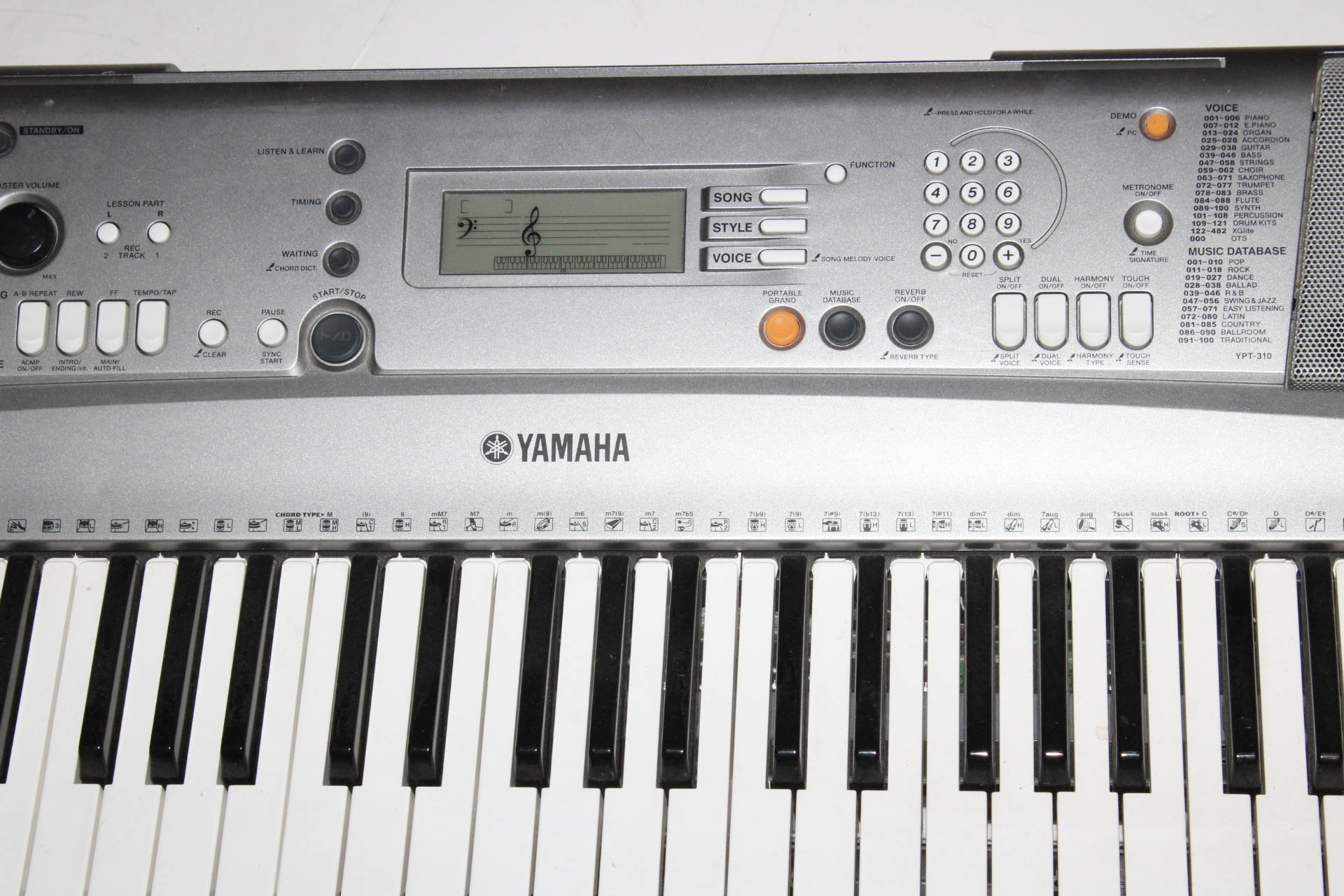 Yamaha Electronic Keyboard and Stand
