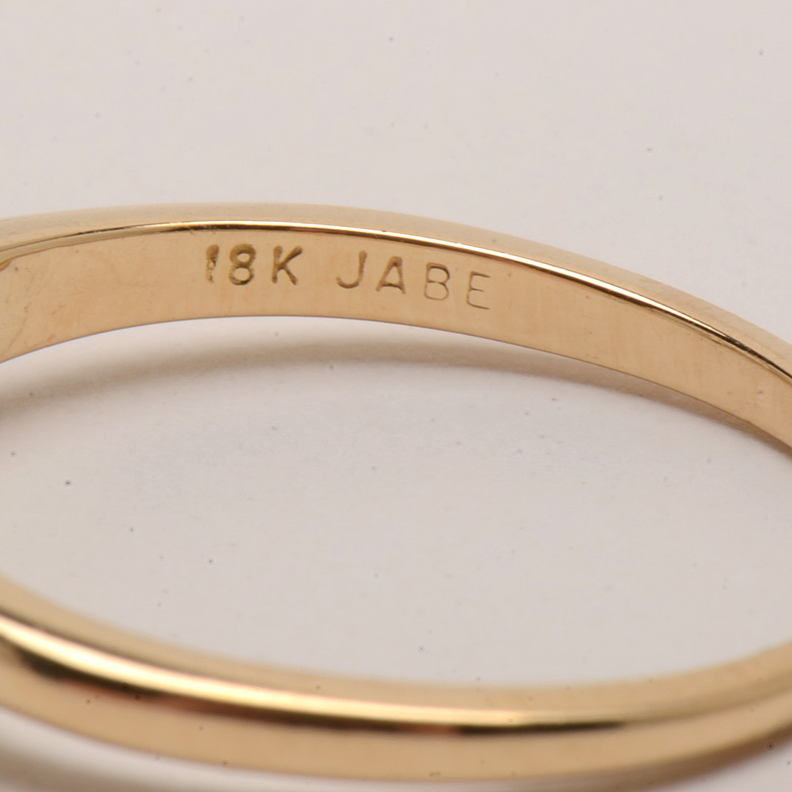 18K Yellow Gold Solitaire Oval-Cut Diamond Ring