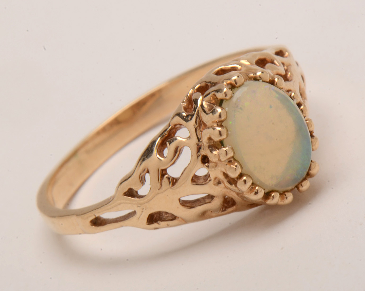 Vintage 10K Yellow Gold Opal Ring