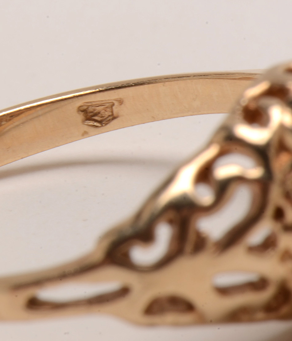 Vintage 10K Yellow Gold Opal Ring