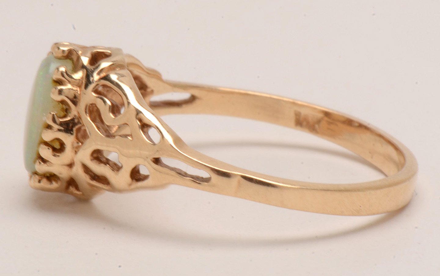 Vintage 10K Yellow Gold Opal Ring