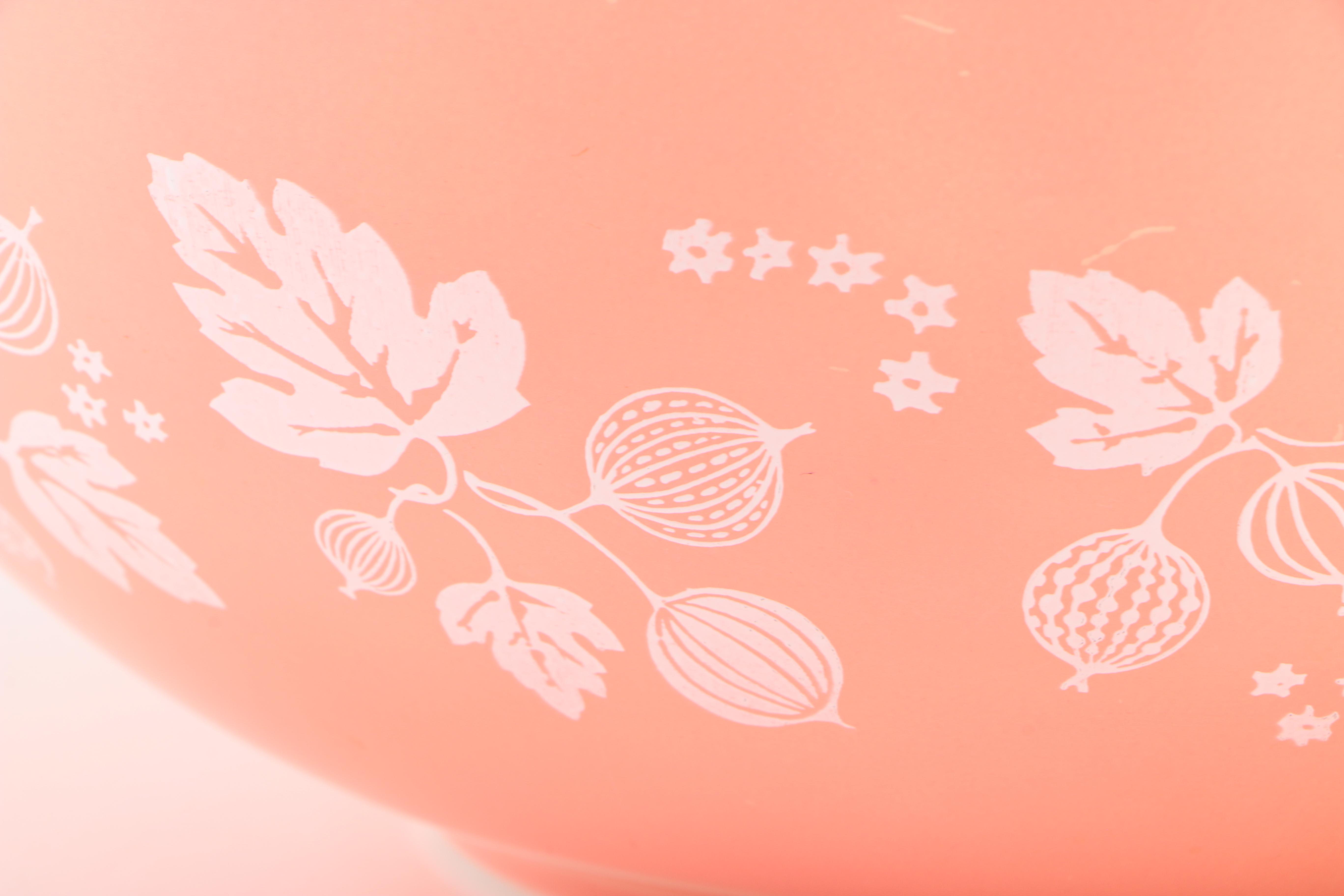 Assortment of Vintage Kitchenware, Including Pyrex