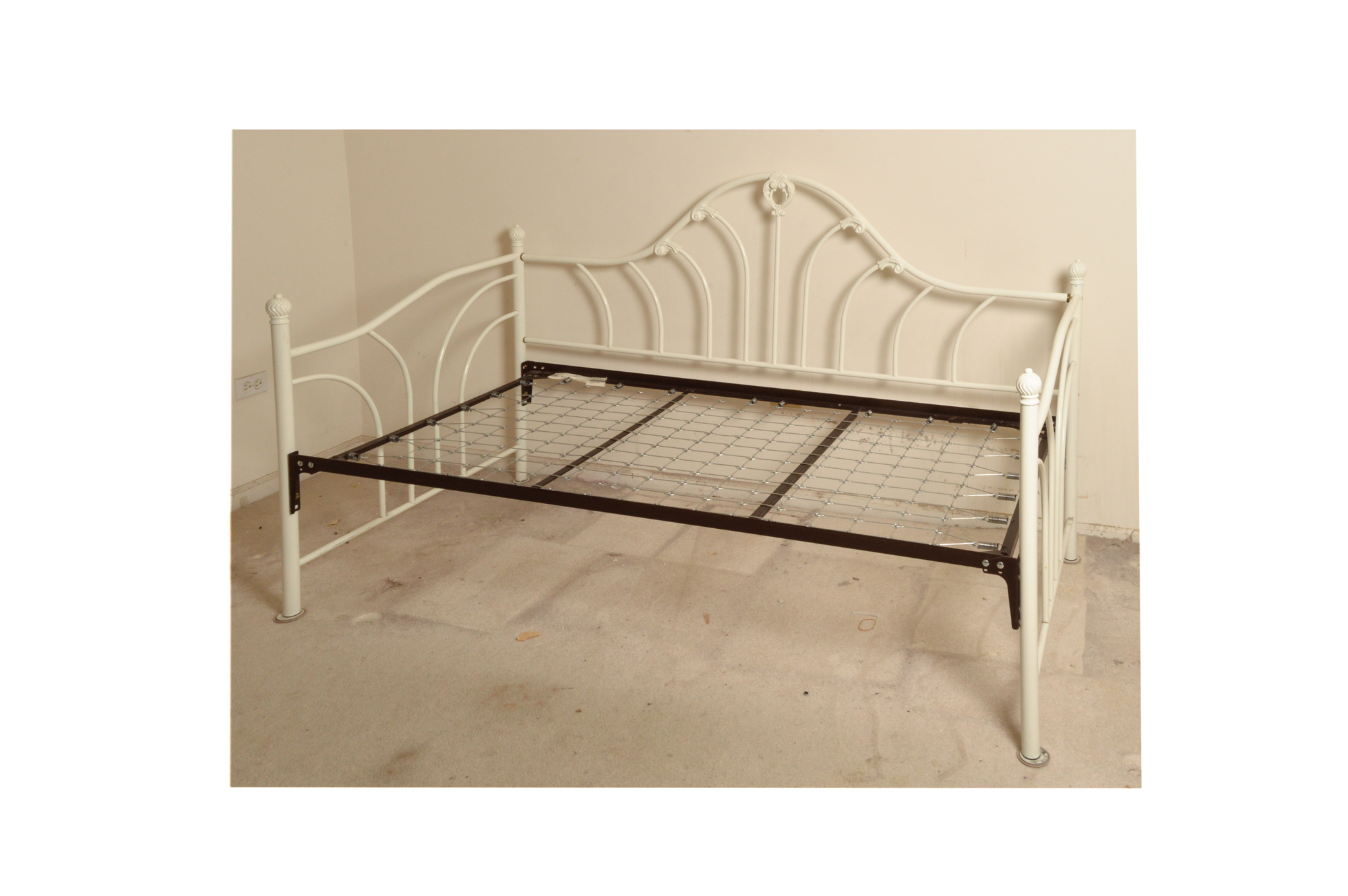 White Iron Daybed