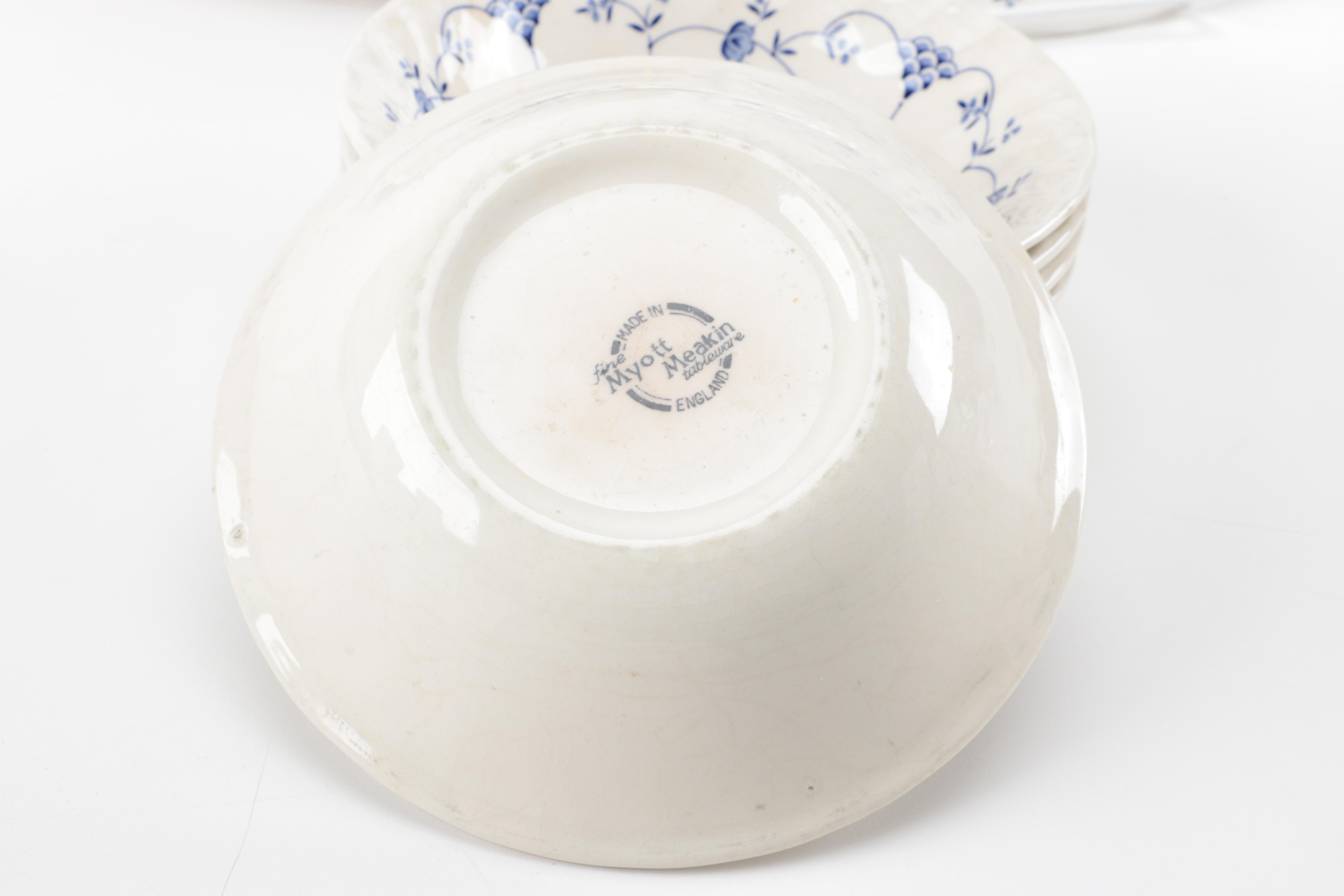 Churchill "Finlandia Swirl" Dinner  Service