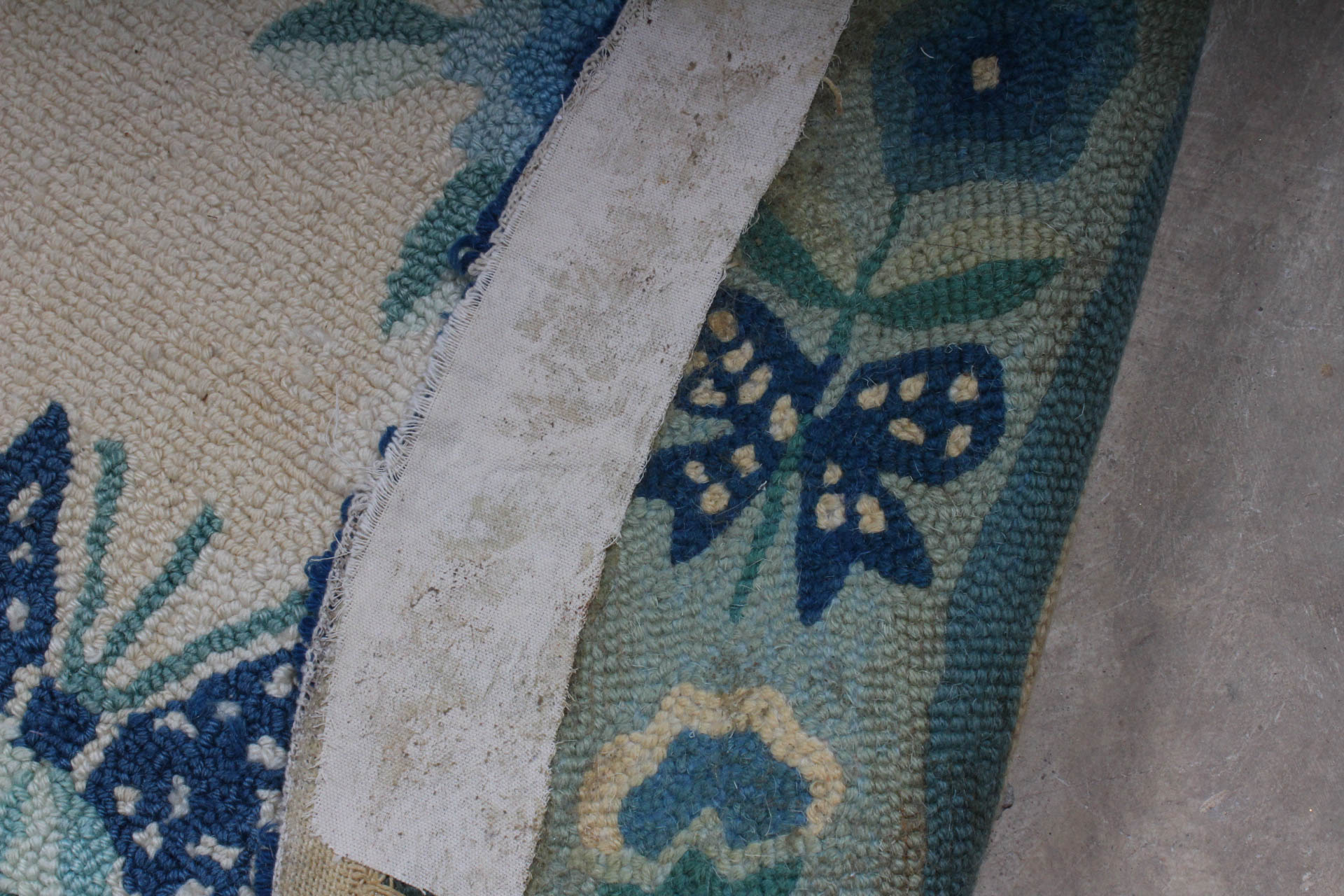 Hand-Hooked Area Rug