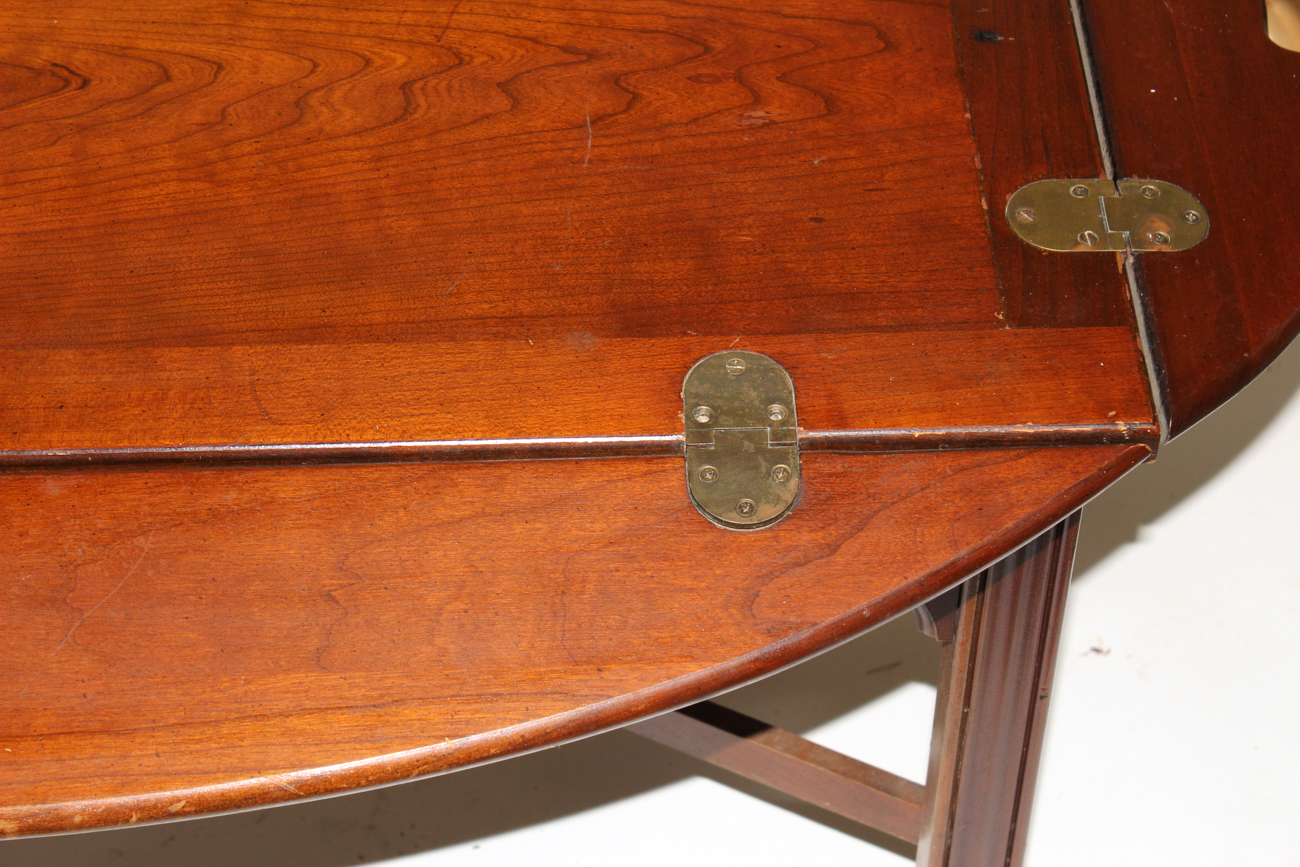 Drop Leaf Style Coffee Table