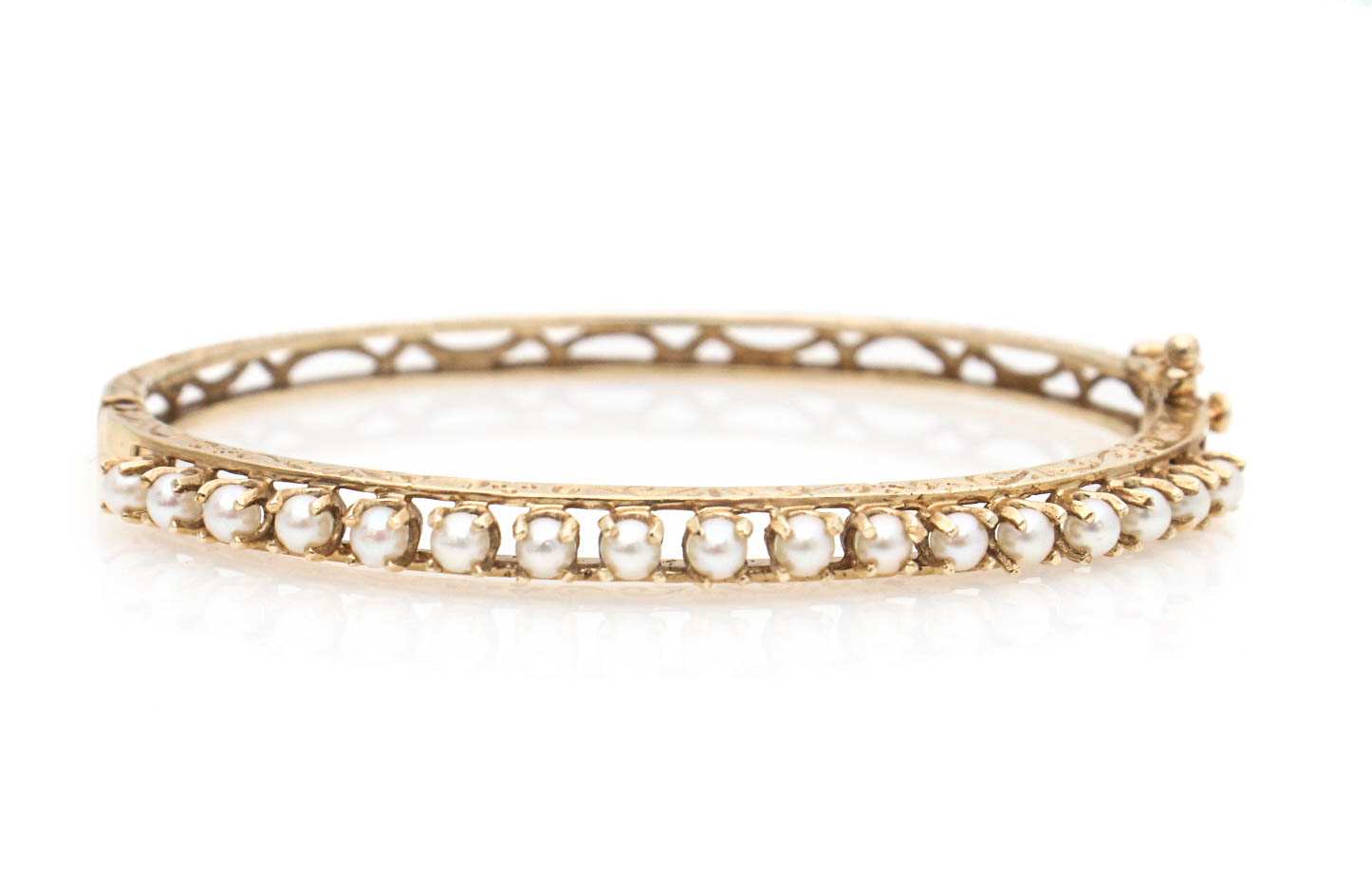 14K Yellow Gold Cultured Pearl Bangle