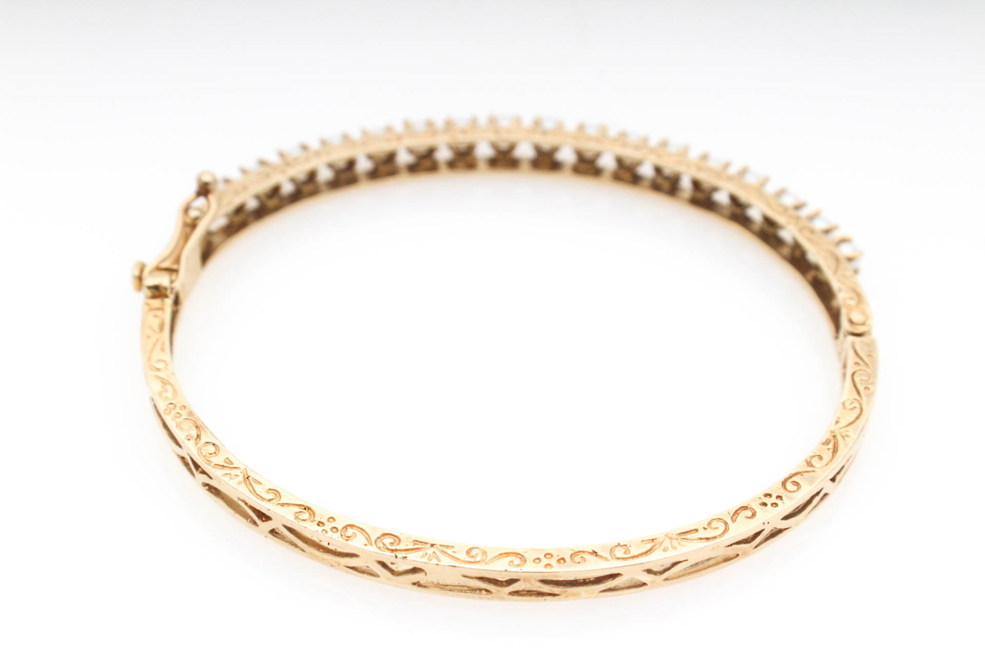 14K Yellow Gold Cultured Pearl Bangle