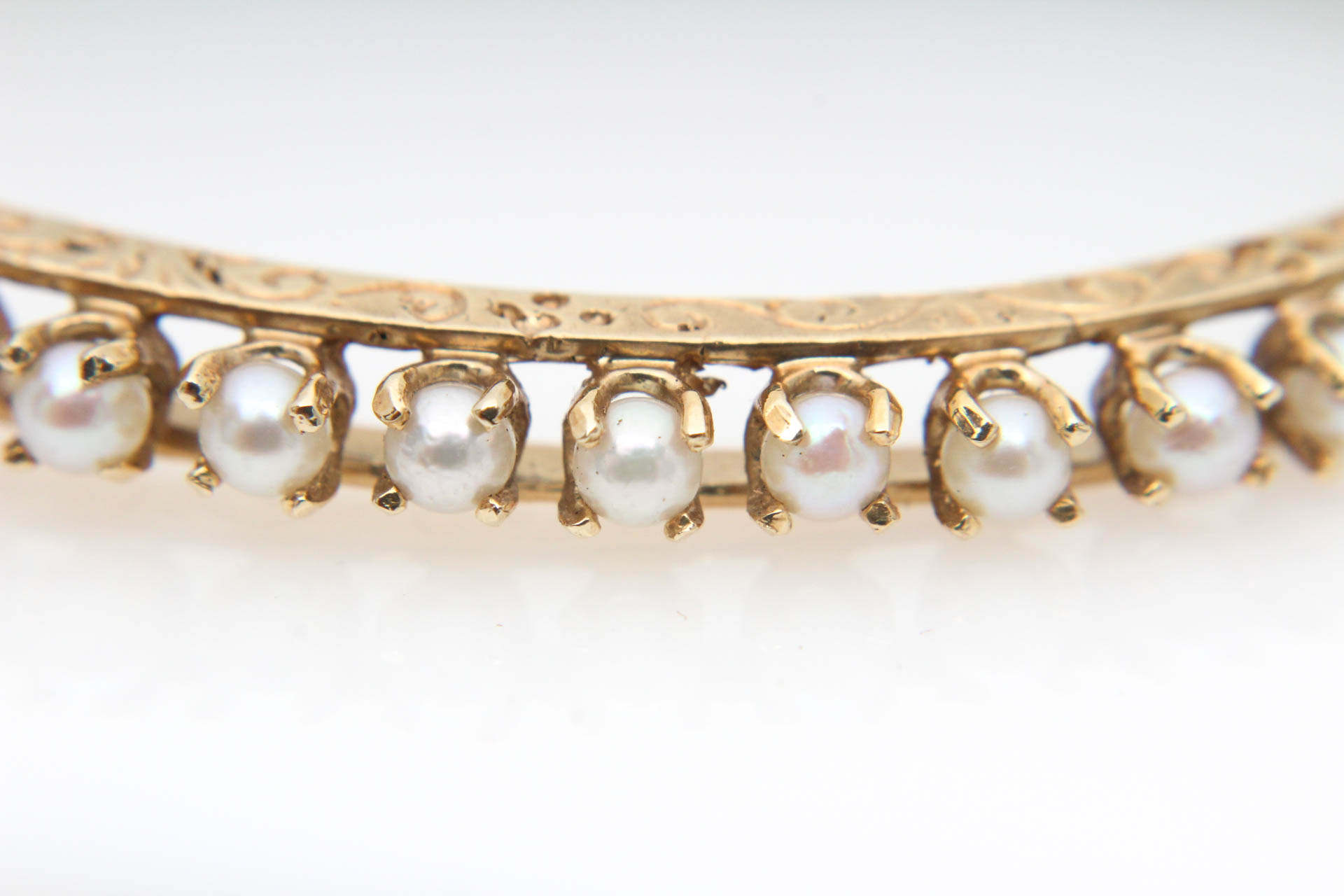 14K Yellow Gold Cultured Pearl Bangle