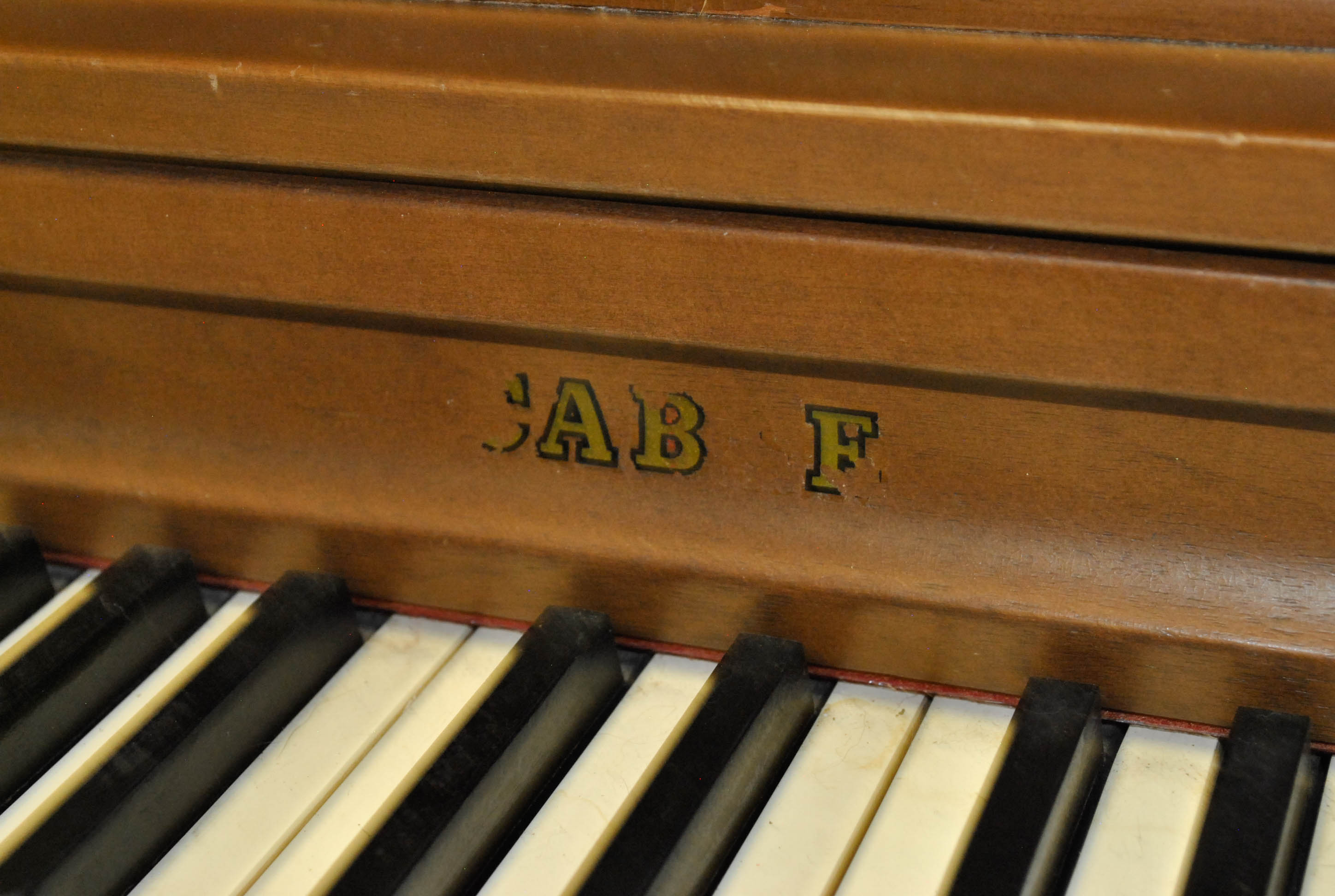 Cable Nelson Studio Piano