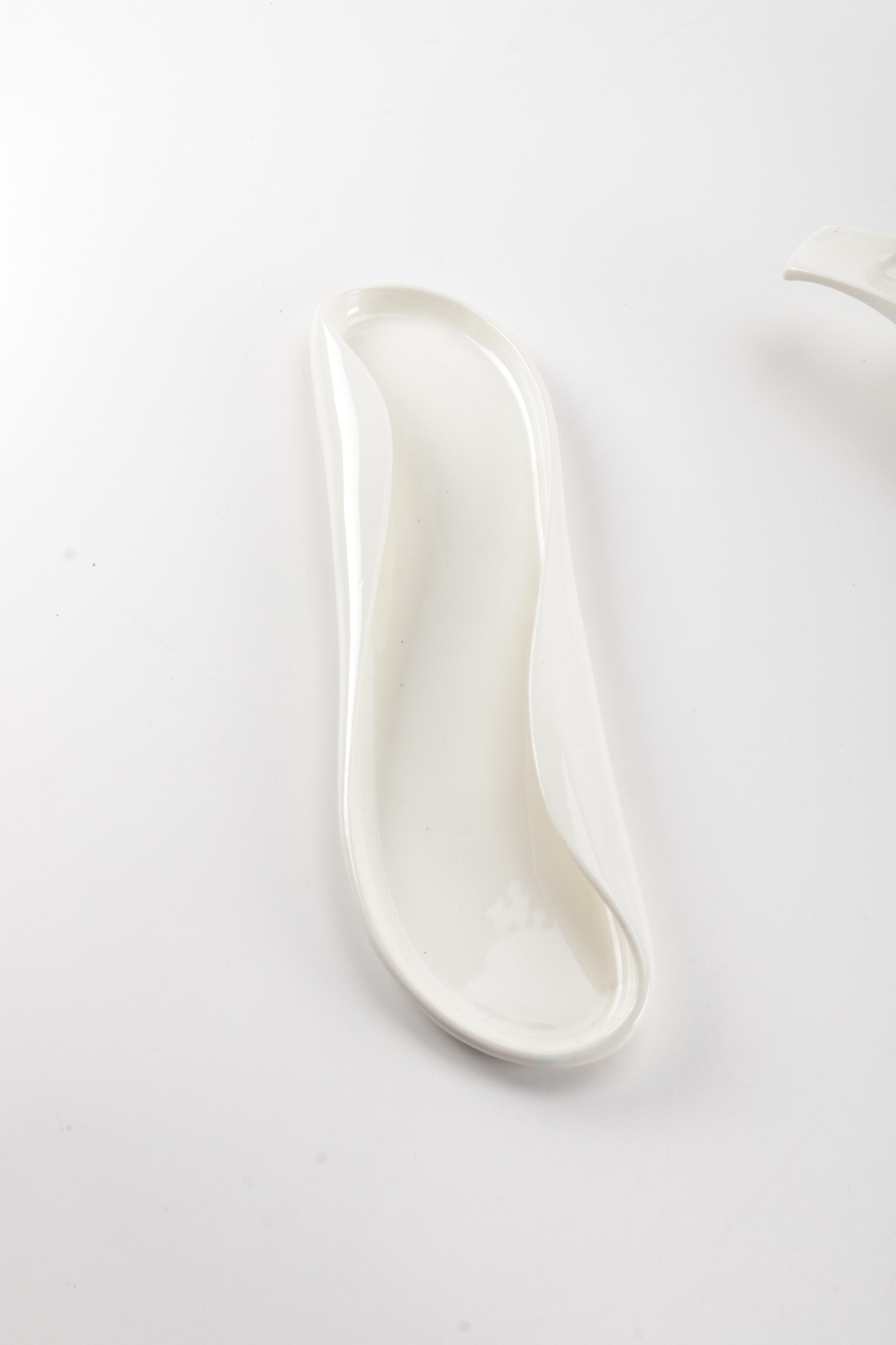 Five Pieces of Vintage Russel Wright Ceramic Dishware