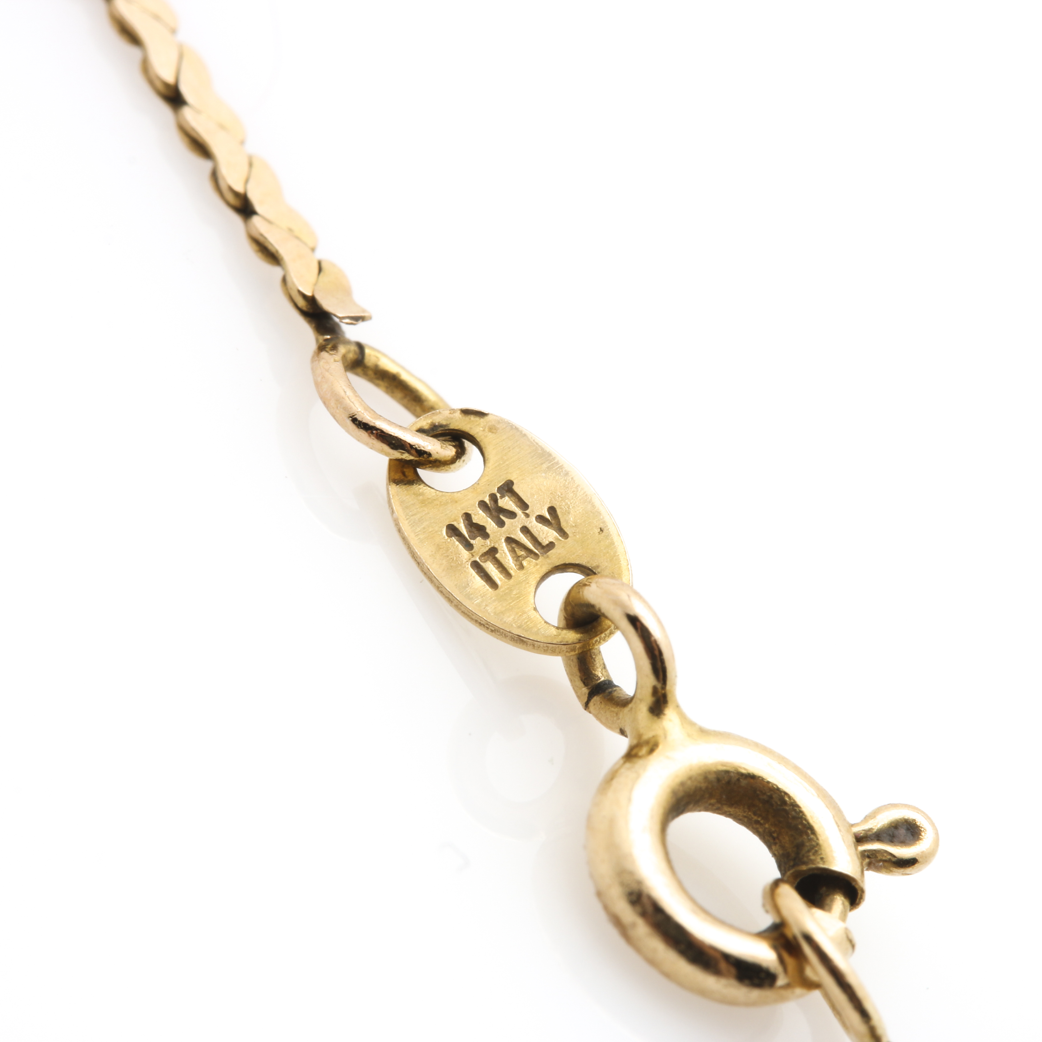 14K Yellow Gold Diamond Pendant Necklace