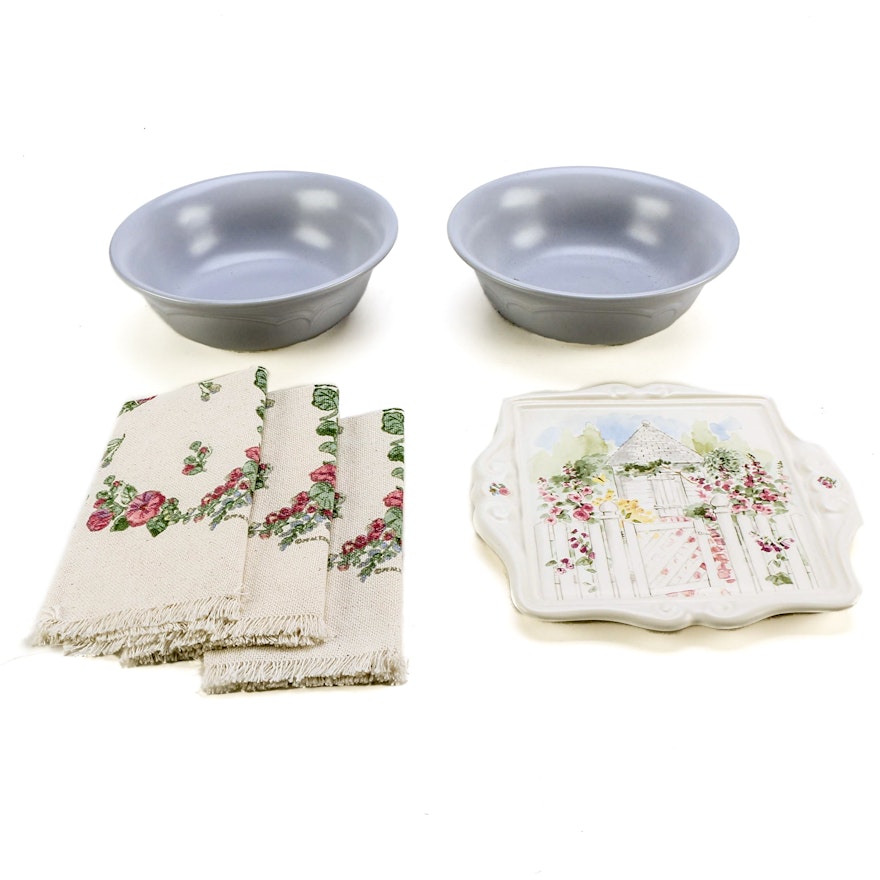 Pair of Pfaltzgraff Ceramic Bowls and Napkins