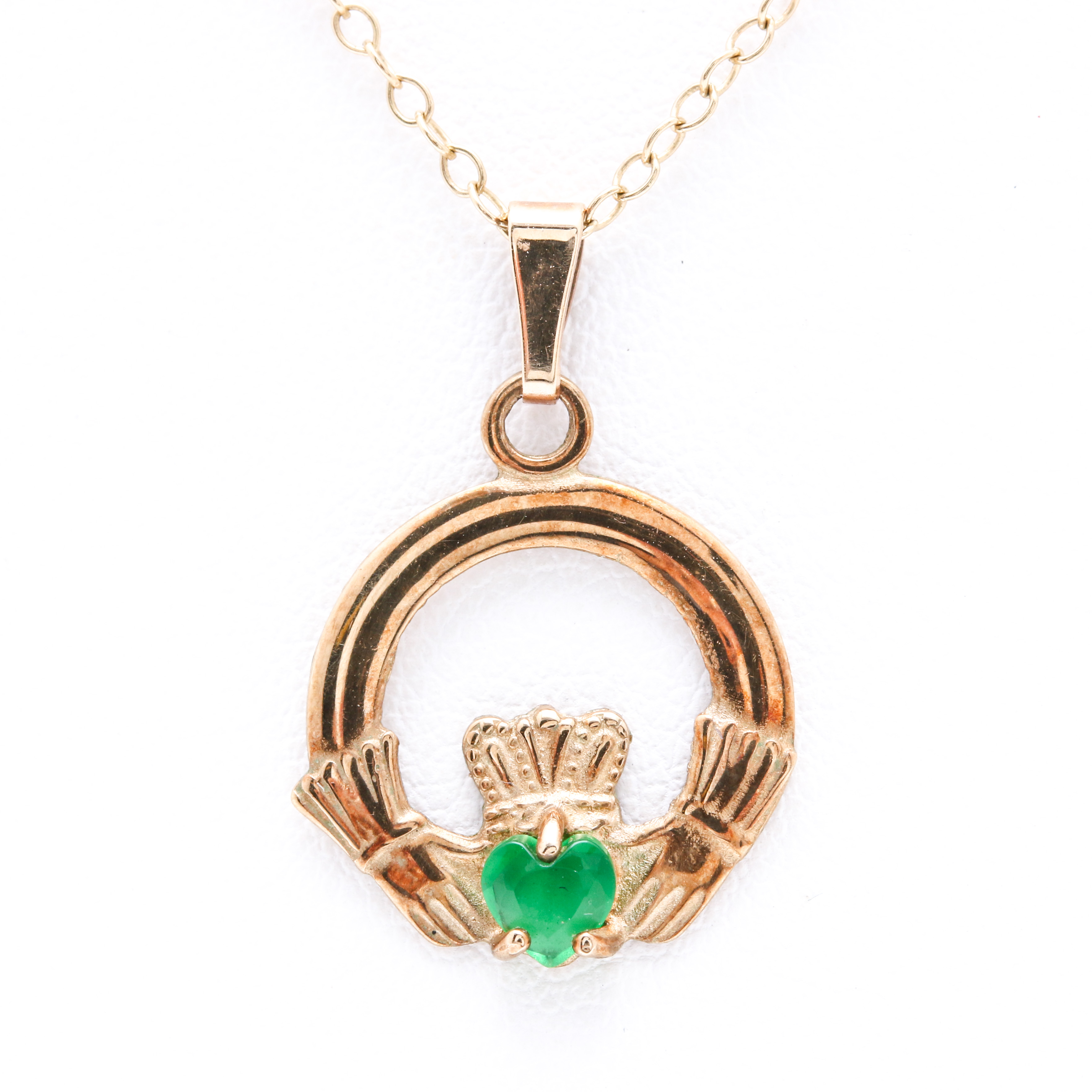 10K Yellow Gold Green Glass Claddagh Pendant Necklace