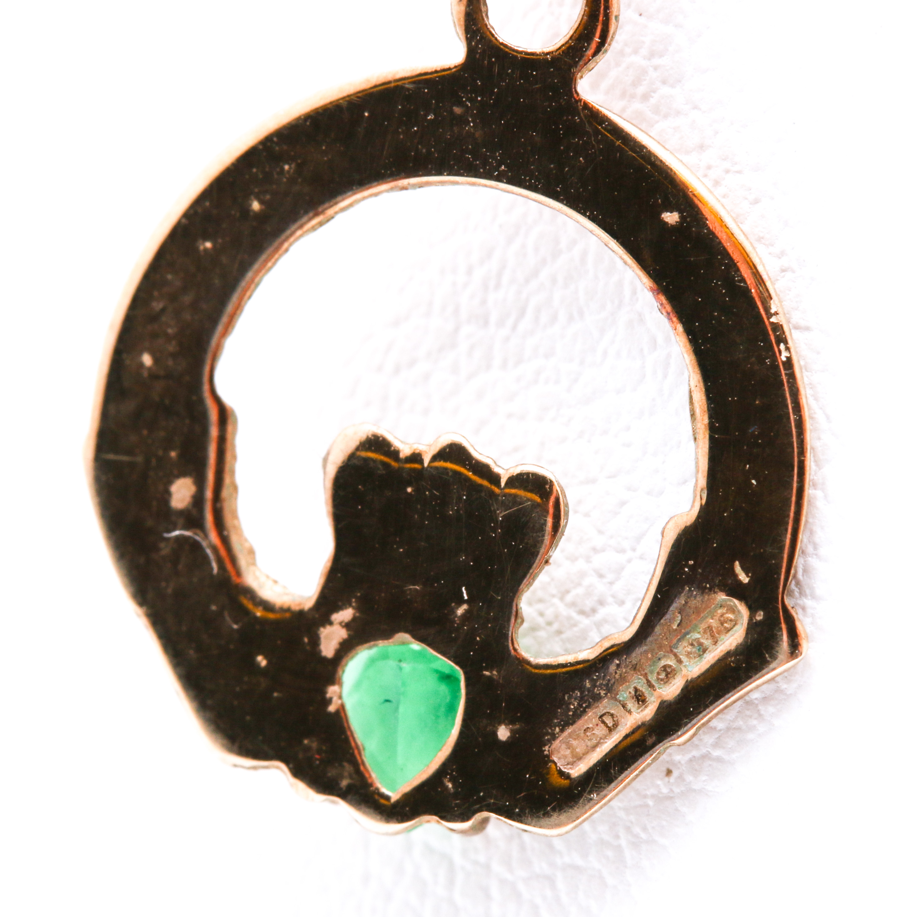 10K Yellow Gold Green Glass Claddagh Pendant Necklace