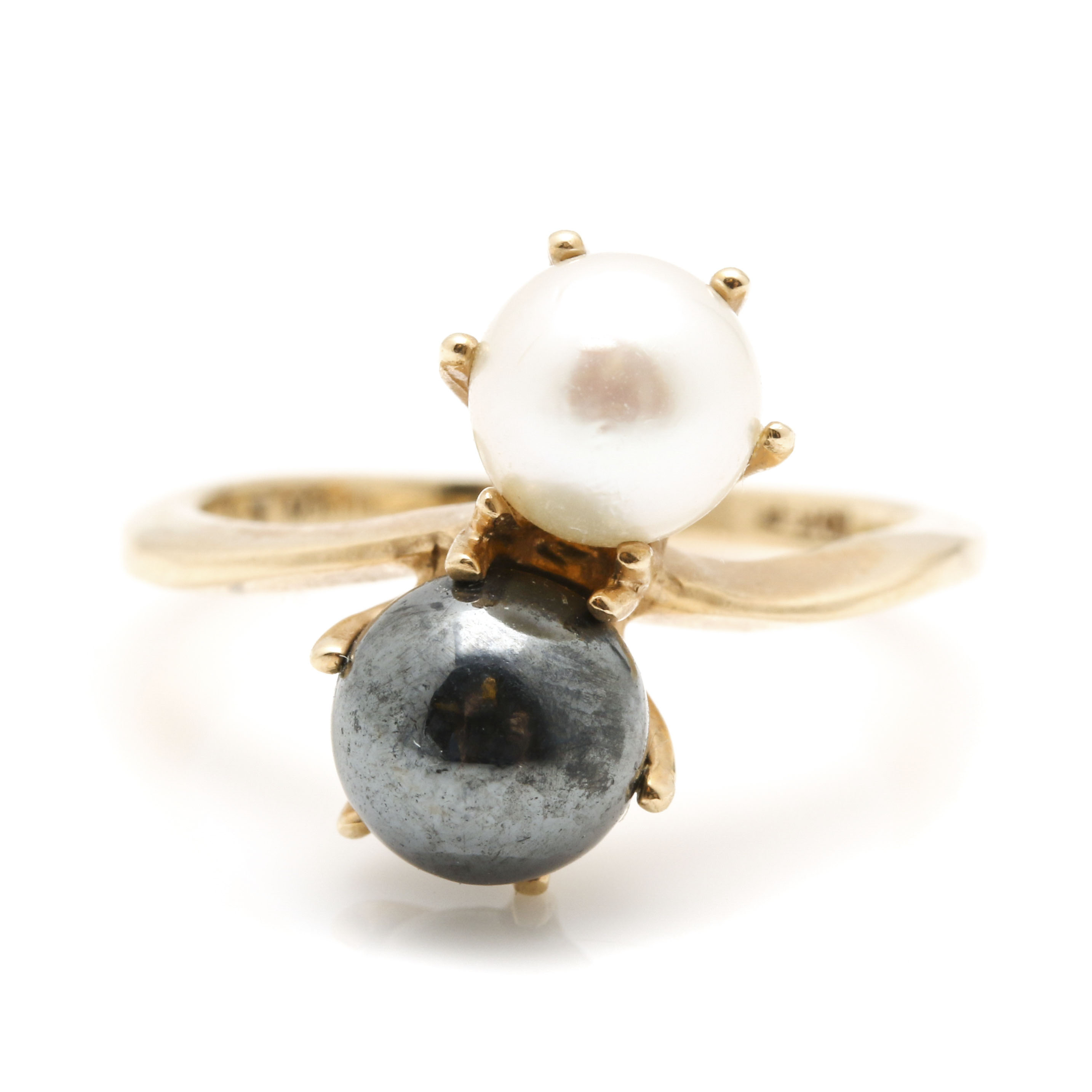 10K Yellow Gold Cultured Pearl and Hematite Ring