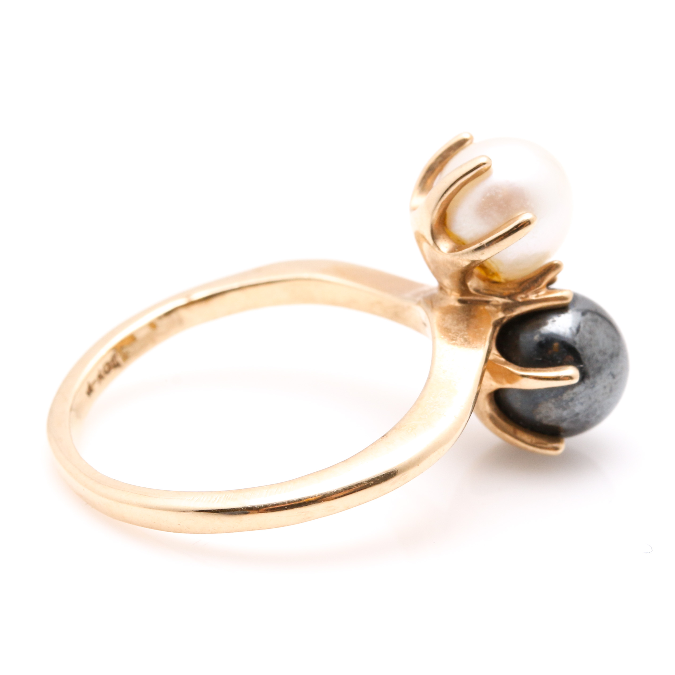 10K Yellow Gold Cultured Pearl and Hematite Ring