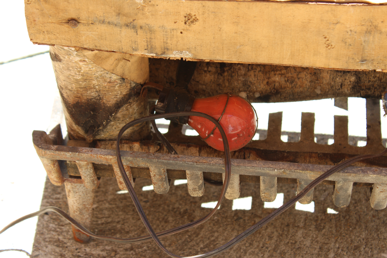 Electric Fireplace Logs with Cast Iron Grate