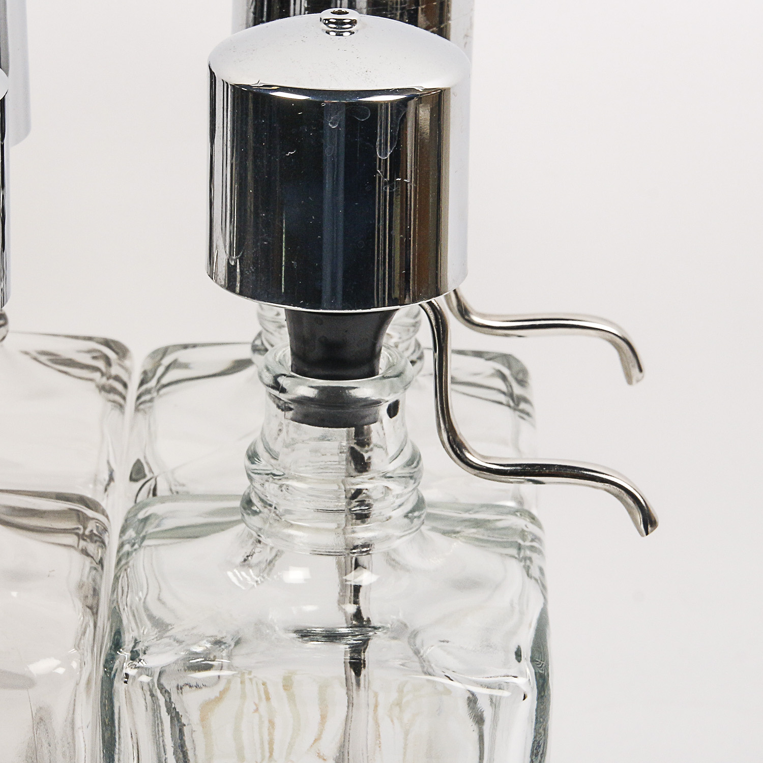 Acrylic Mid Century Modern Bar Holder with Modern Bar Set