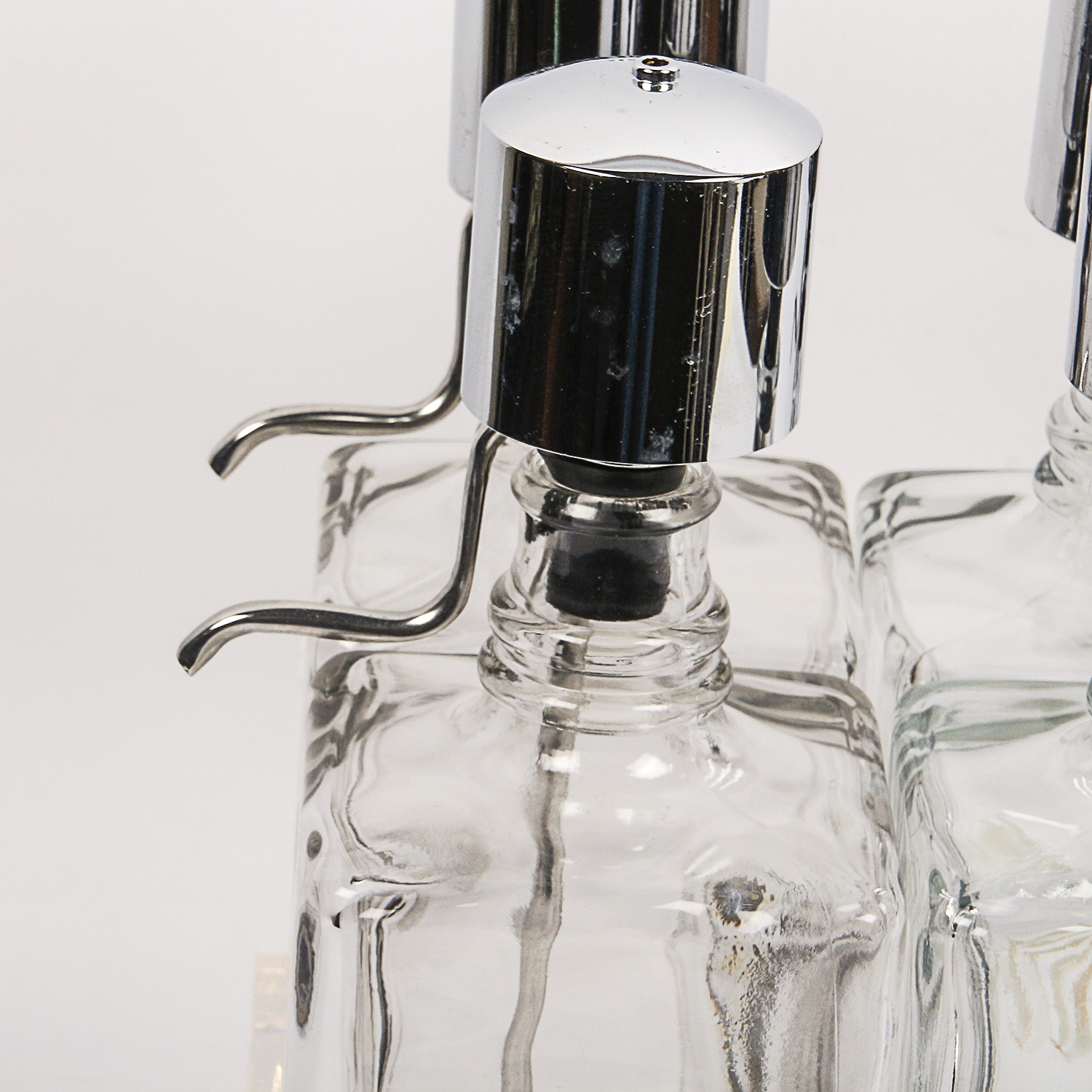 Acrylic Mid Century Modern Bar Holder with Modern Bar Set