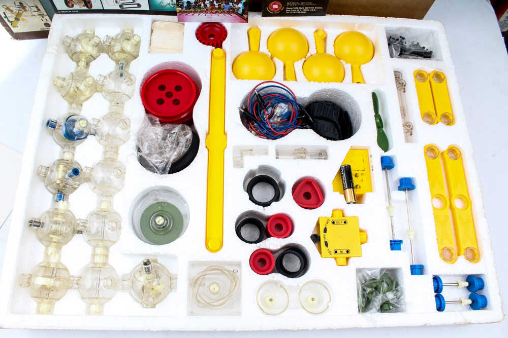 Vintage Capsela 1000 Motorized Land and Water Models