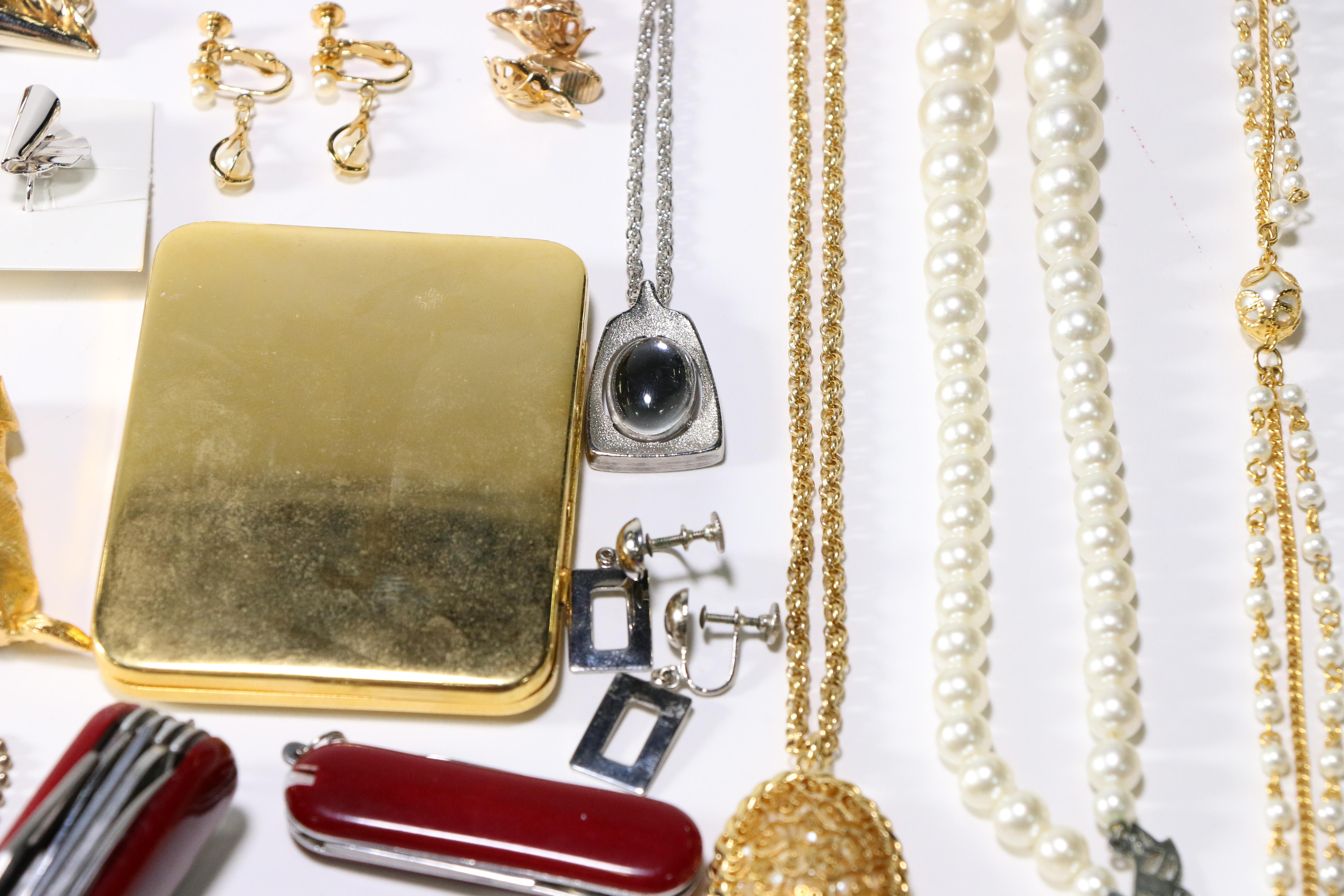 Collection of Vintage Jewelry Including Lisner and Trifari