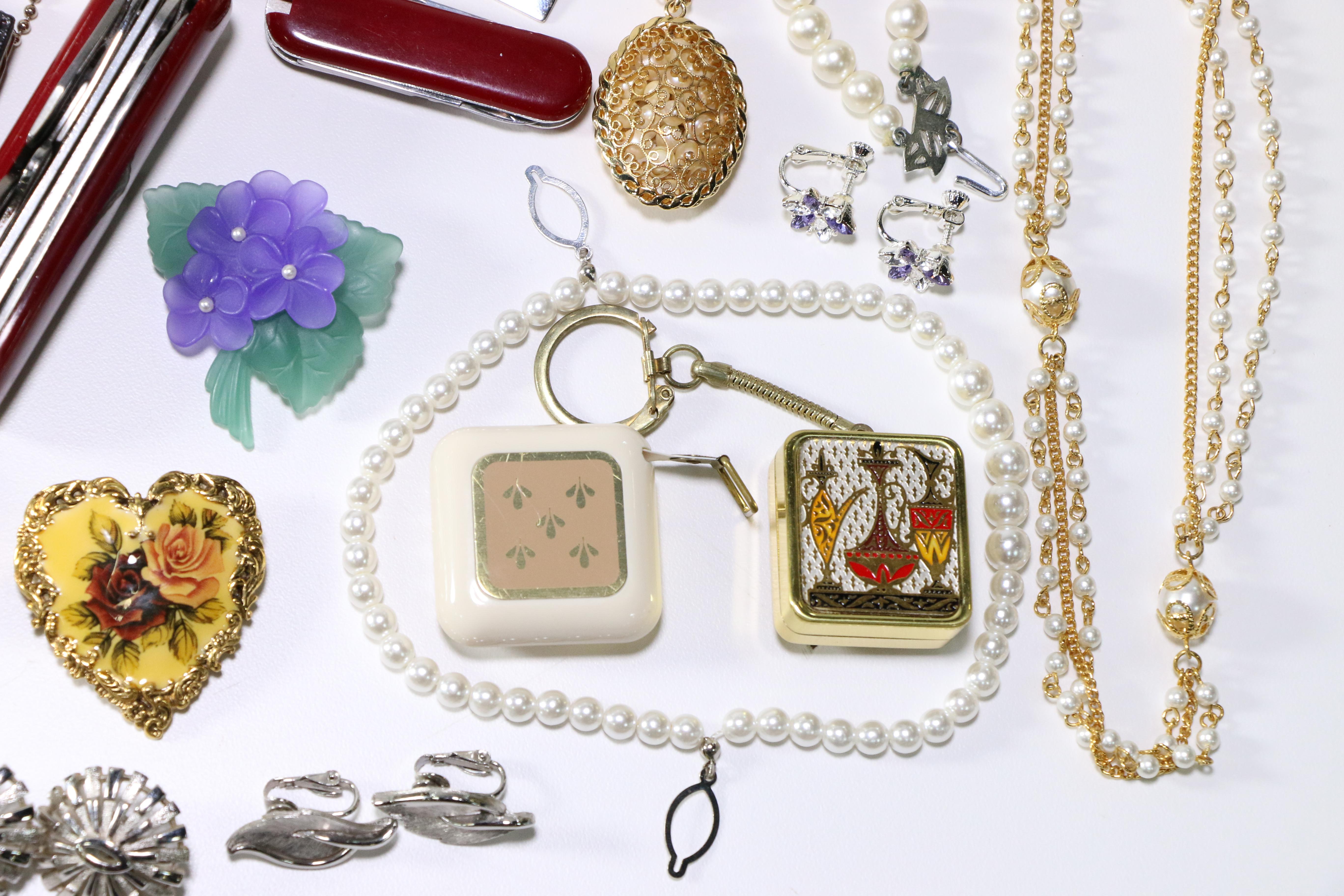 Collection of Vintage Jewelry Including Lisner and Trifari
