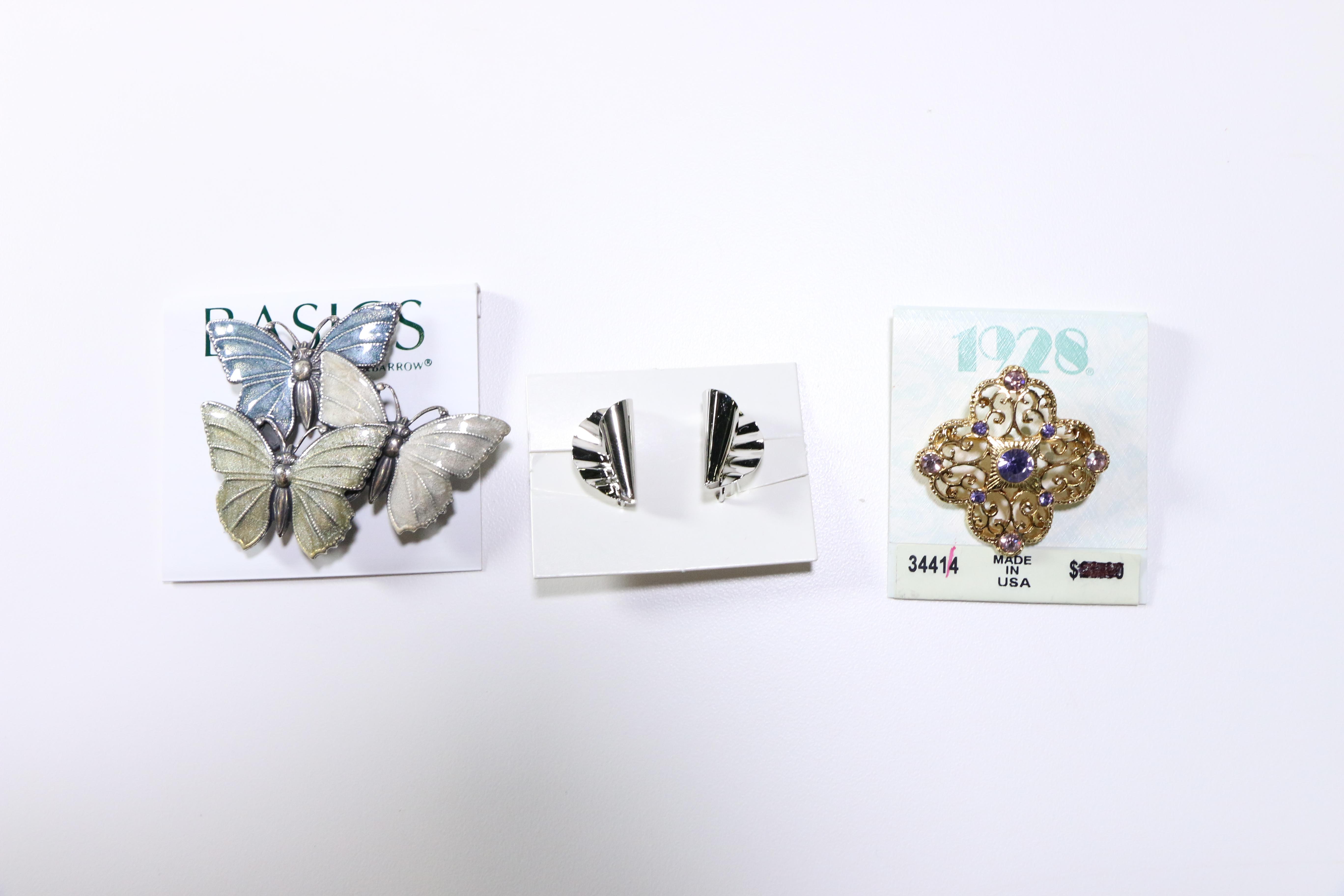 Collection of Vintage Jewelry Including Lisner and Trifari