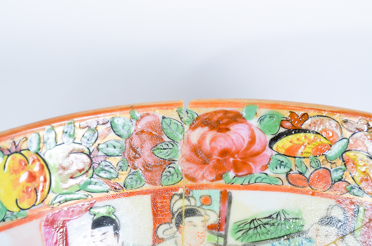 Chinese Rose Medallion Porcelain Bowl