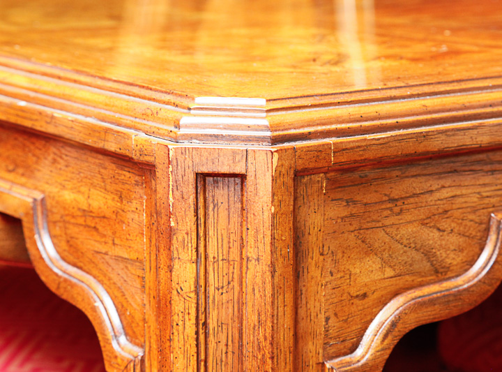 Drexel Heritage Vintage Dining Table With Leaf Inserts and Chairs