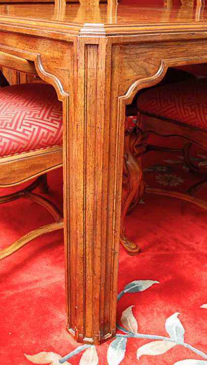 Drexel Heritage Vintage Dining Table With Leaf Inserts and Chairs