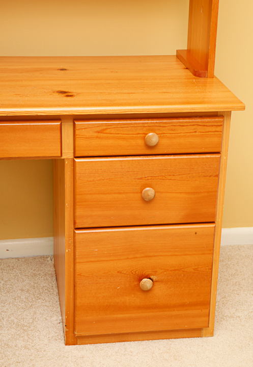 Pine Desk with Hutch