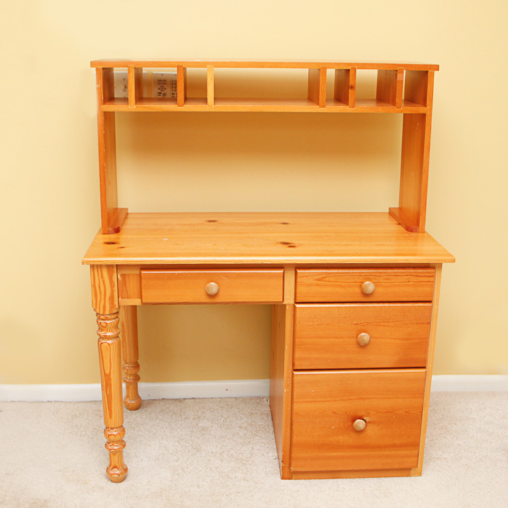 Pine Desk with Hutch
