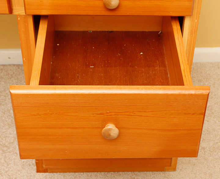 Pine Desk with Hutch