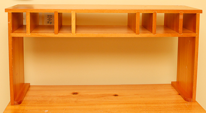 Pine Desk with Hutch