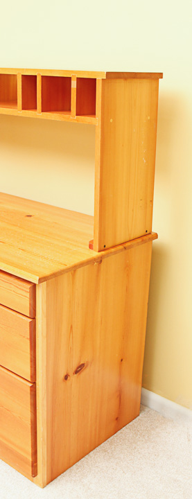 Pine Desk with Hutch