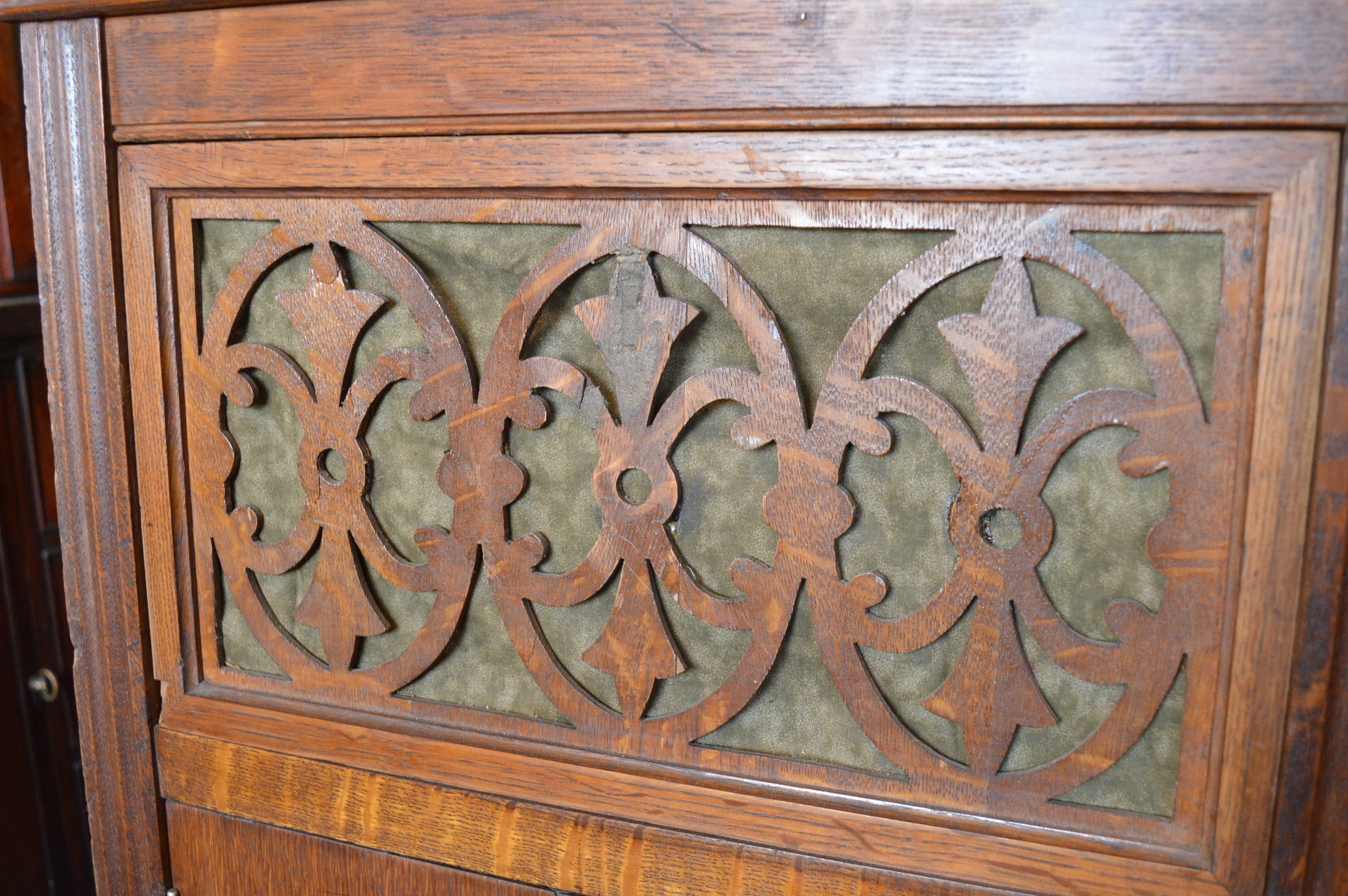 Vintage Silvertone Victrola